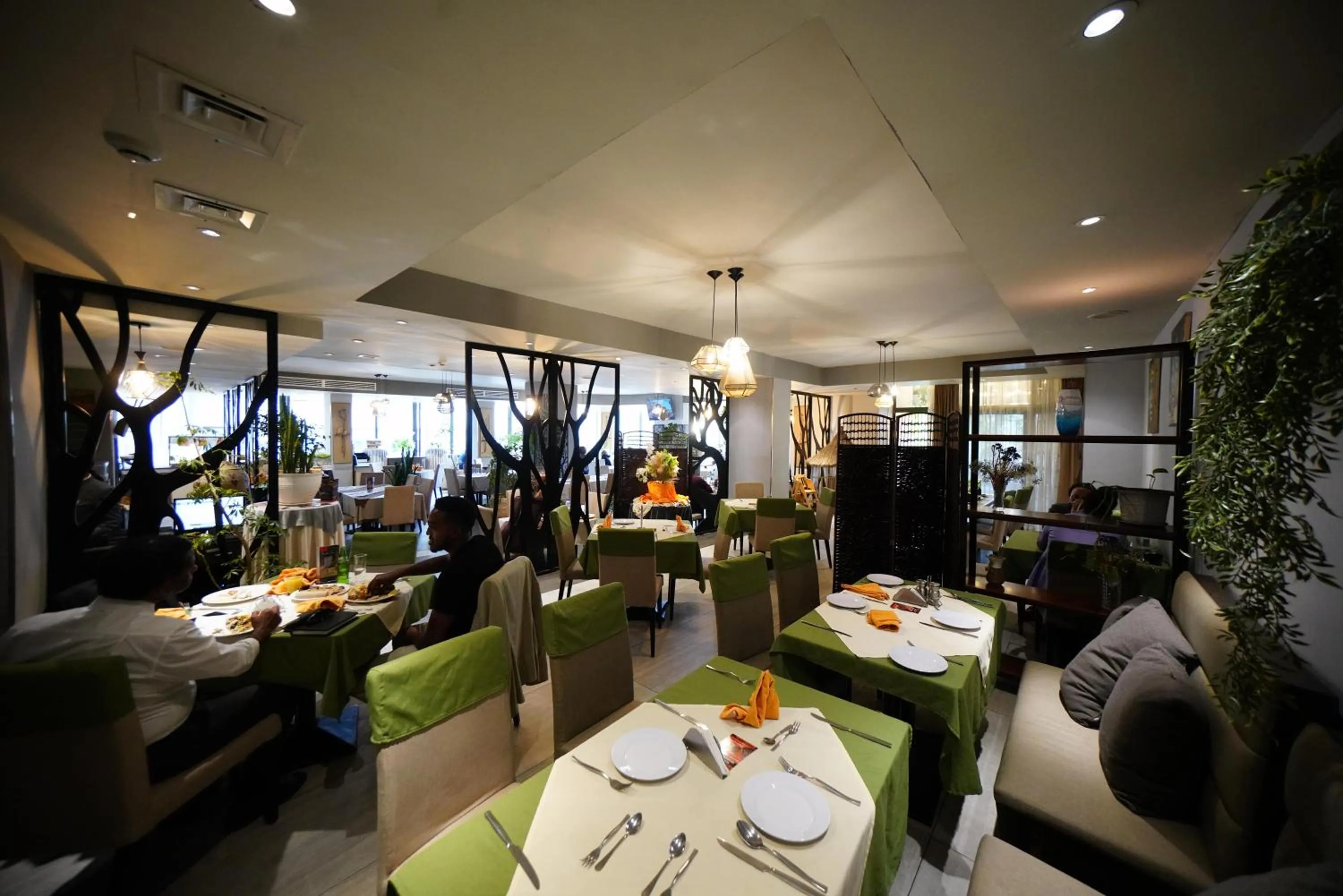 Restaurant/places to eat in Mado Hotel