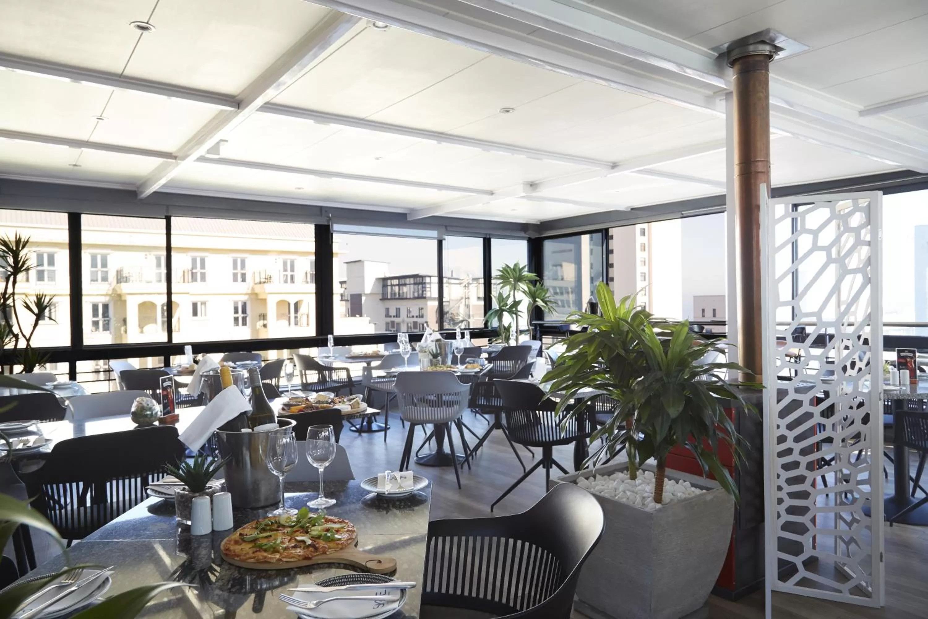 Restaurant/places to eat in The Hyde All Suite Hotel