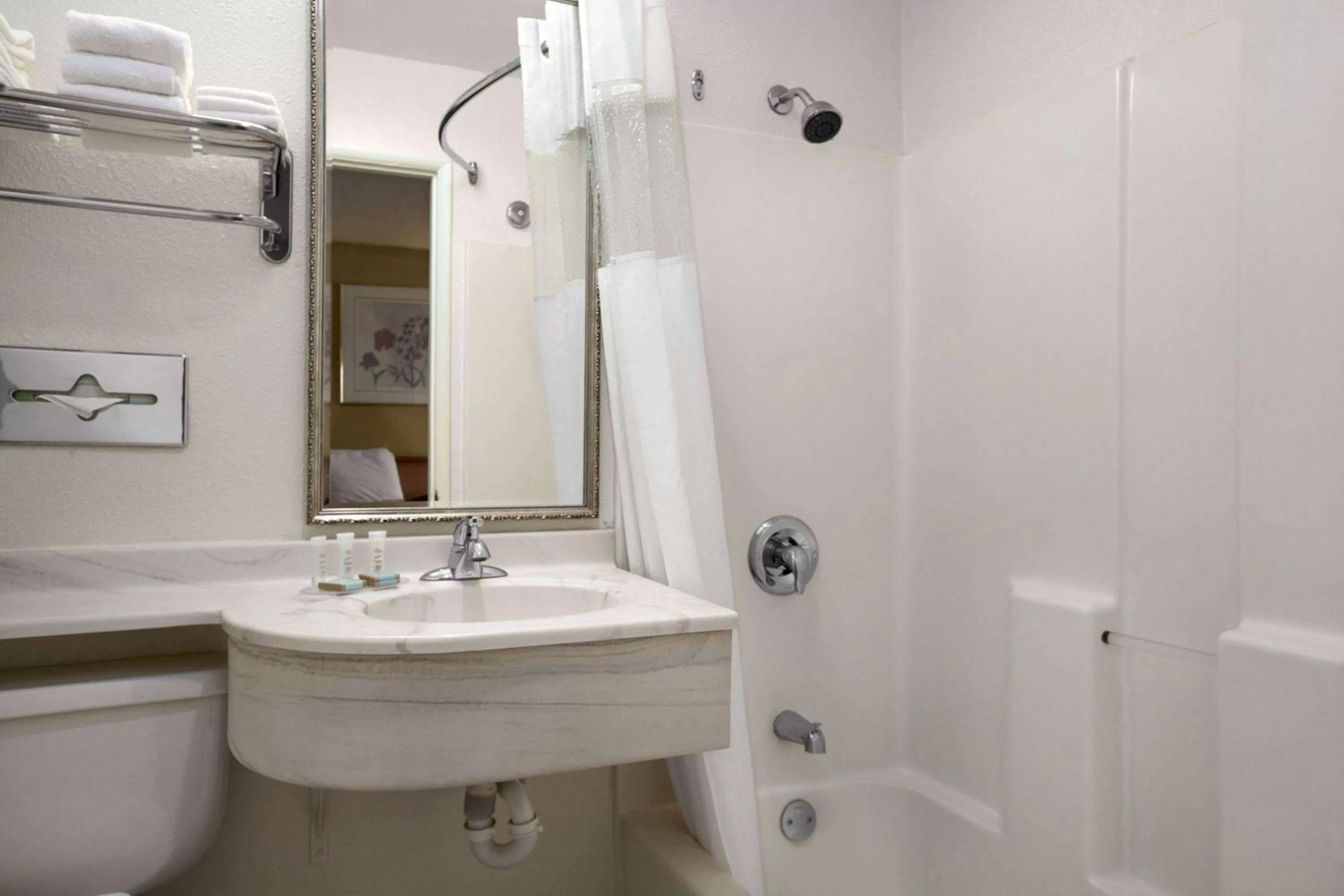 Bathroom in Travelodge by Wyndham Pendleton OR