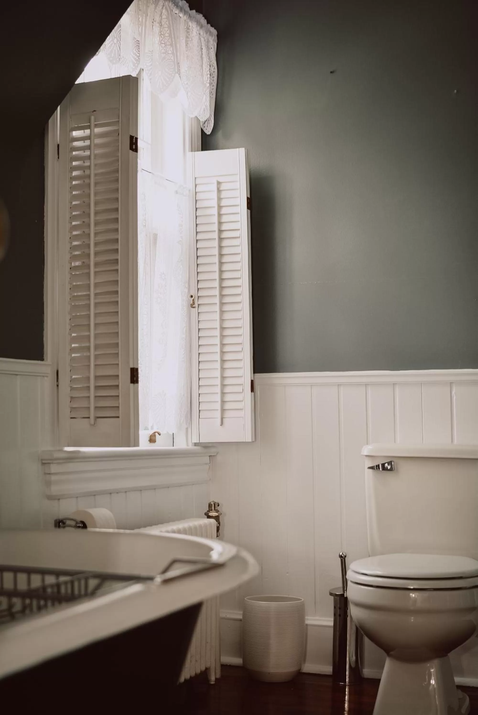 Hill Road Manor Bed & Breakfast