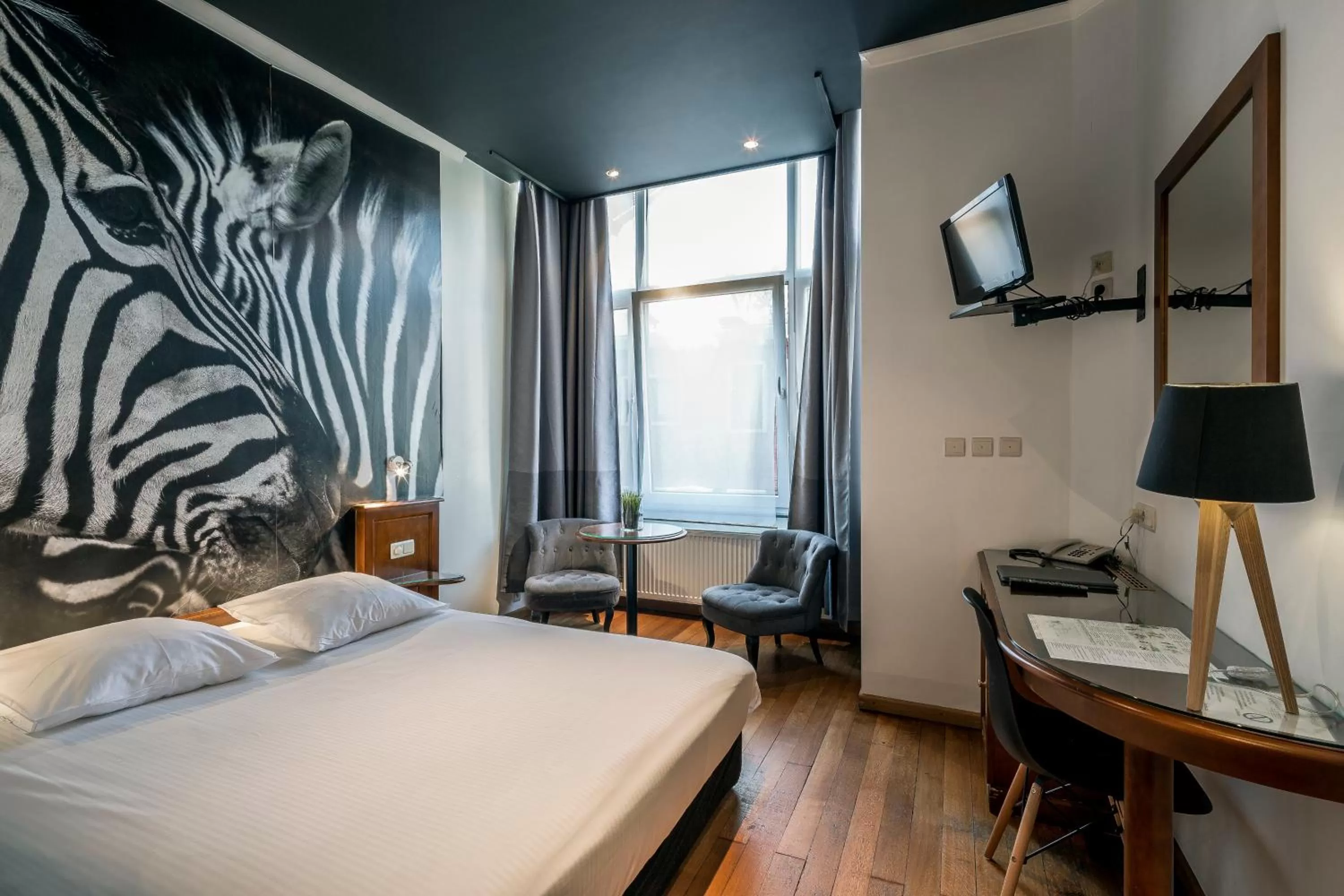 Bedroom, Bed in Hotel Le Cygne d'Argent