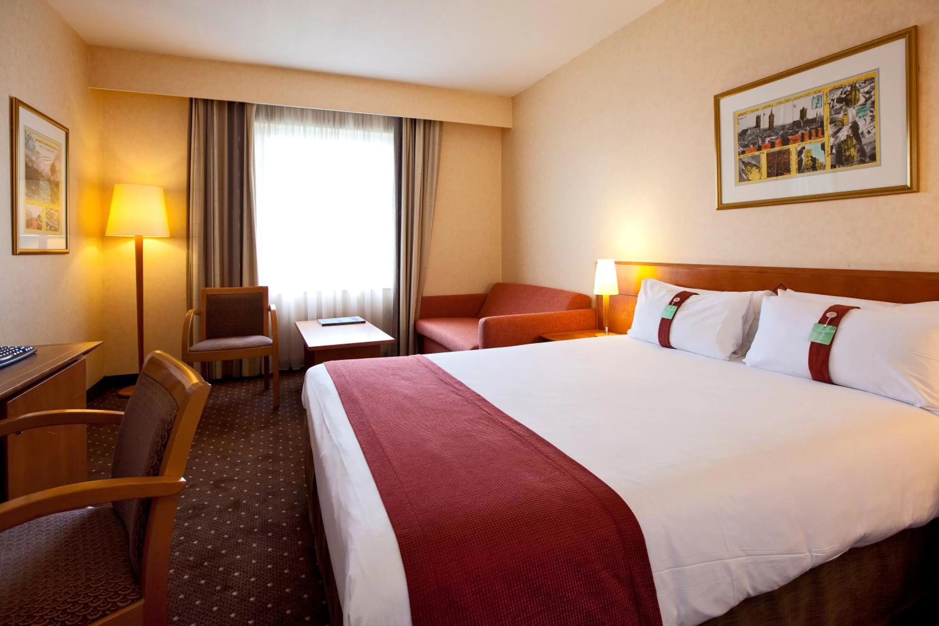 Photo of the whole room, Bed in Holiday Inn Gent Expo by IHG