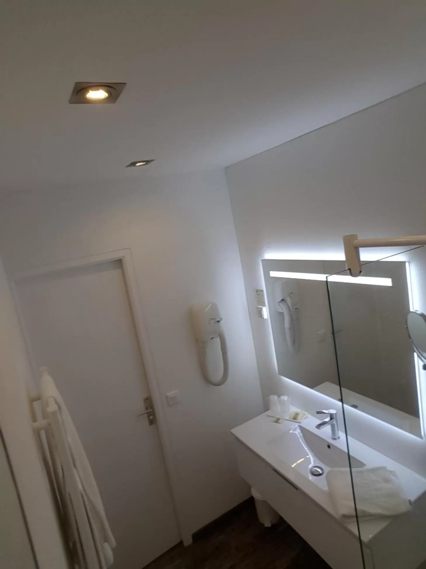 Bathroom in Hôtel Restaurant de l'Ecu