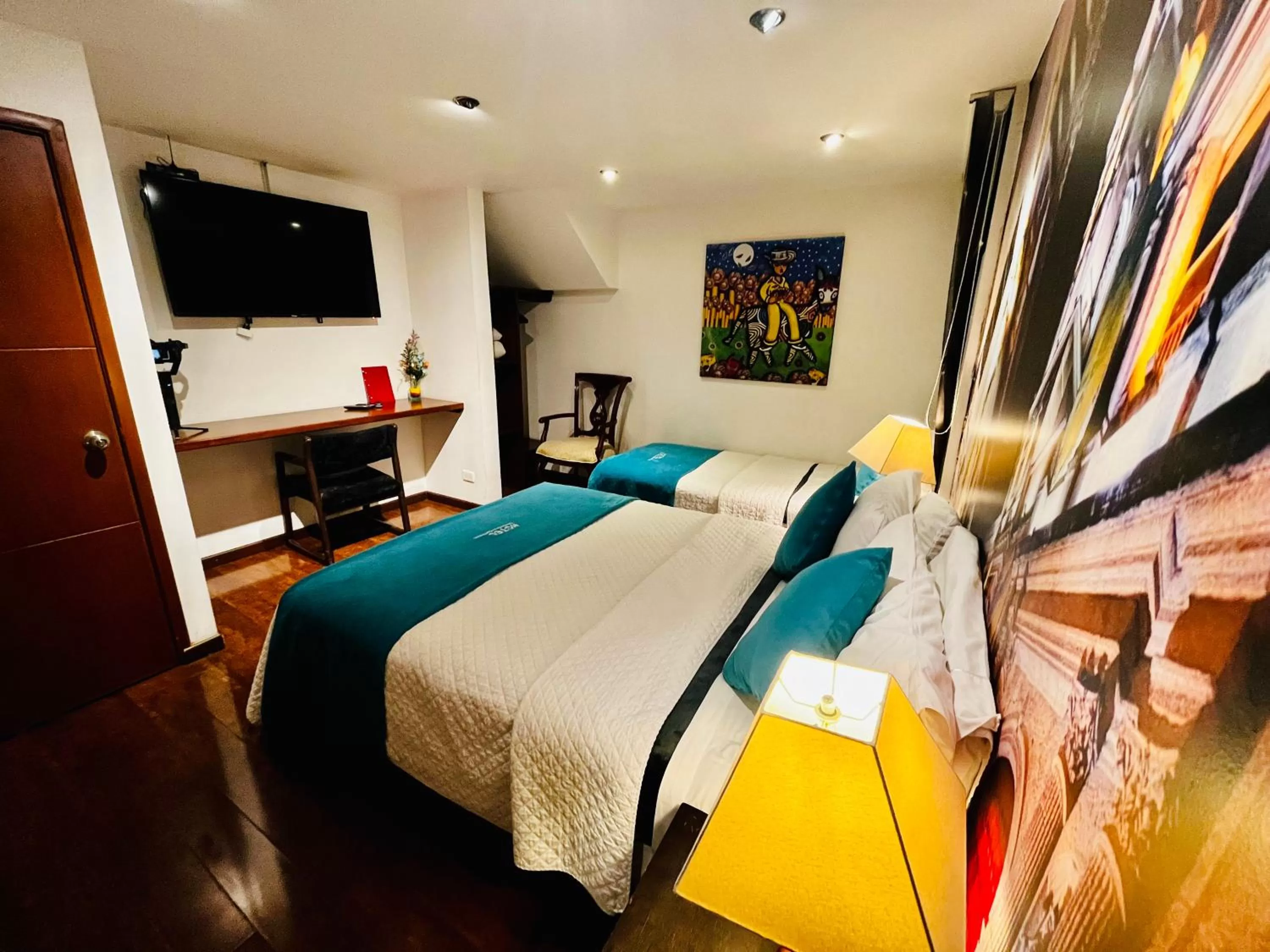 Photo of the whole room in Hotel Santa Cruz Bogotá