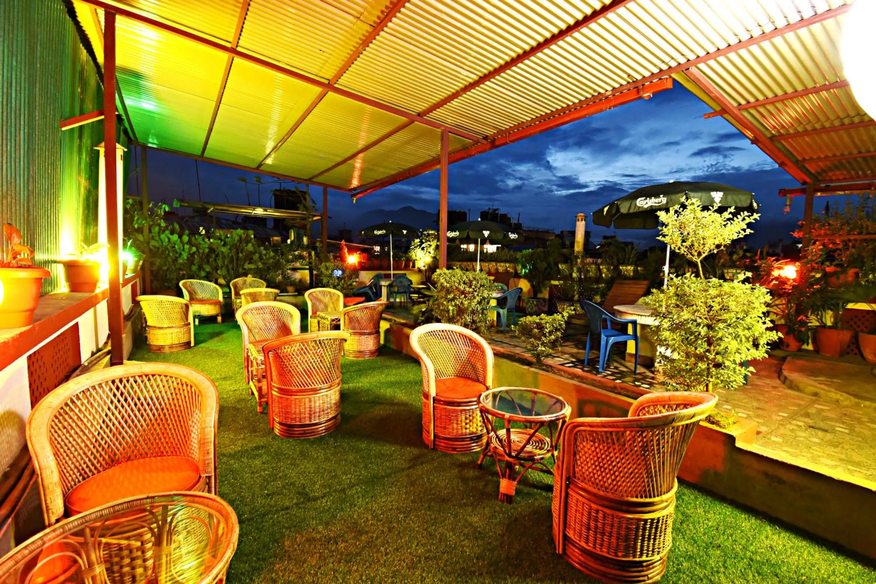 Restaurant/places to eat in Hotel Pleasure Home