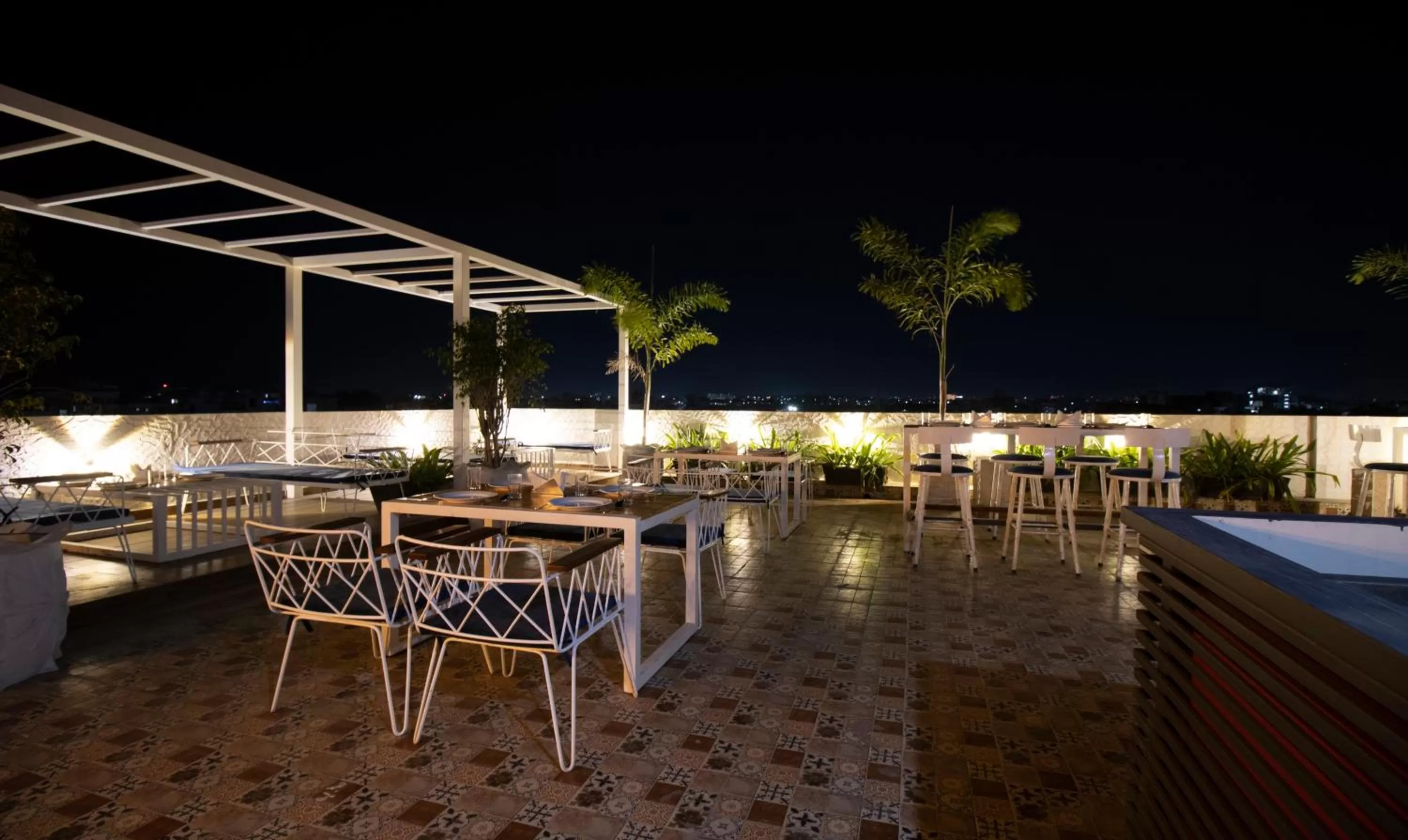 Restaurant/places to eat in Treebo Premium Median Inn