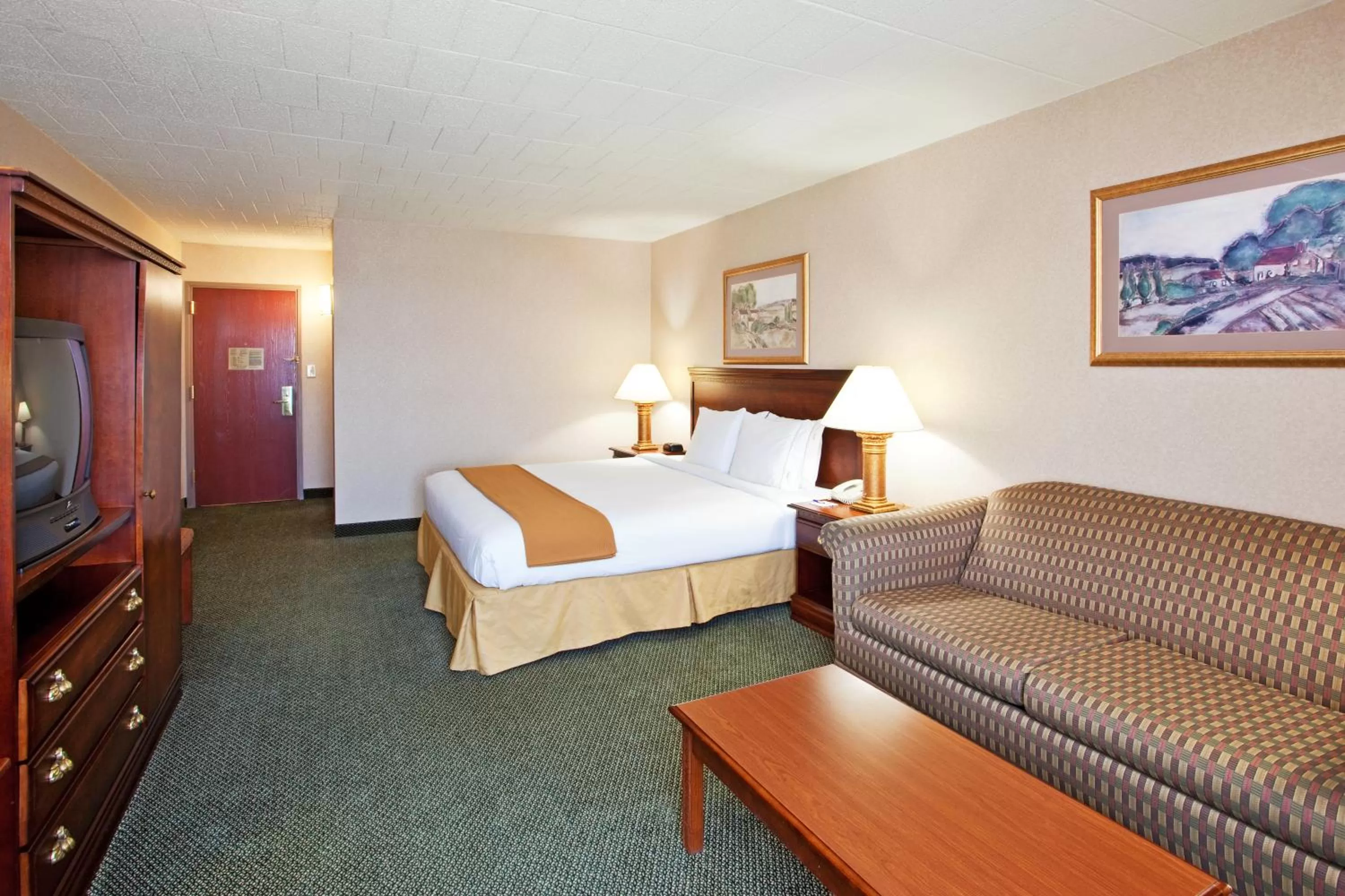 Photo of the whole room, Bed in Holiday Inn Express and Suites Pittsburgh West Mifflin by IHG