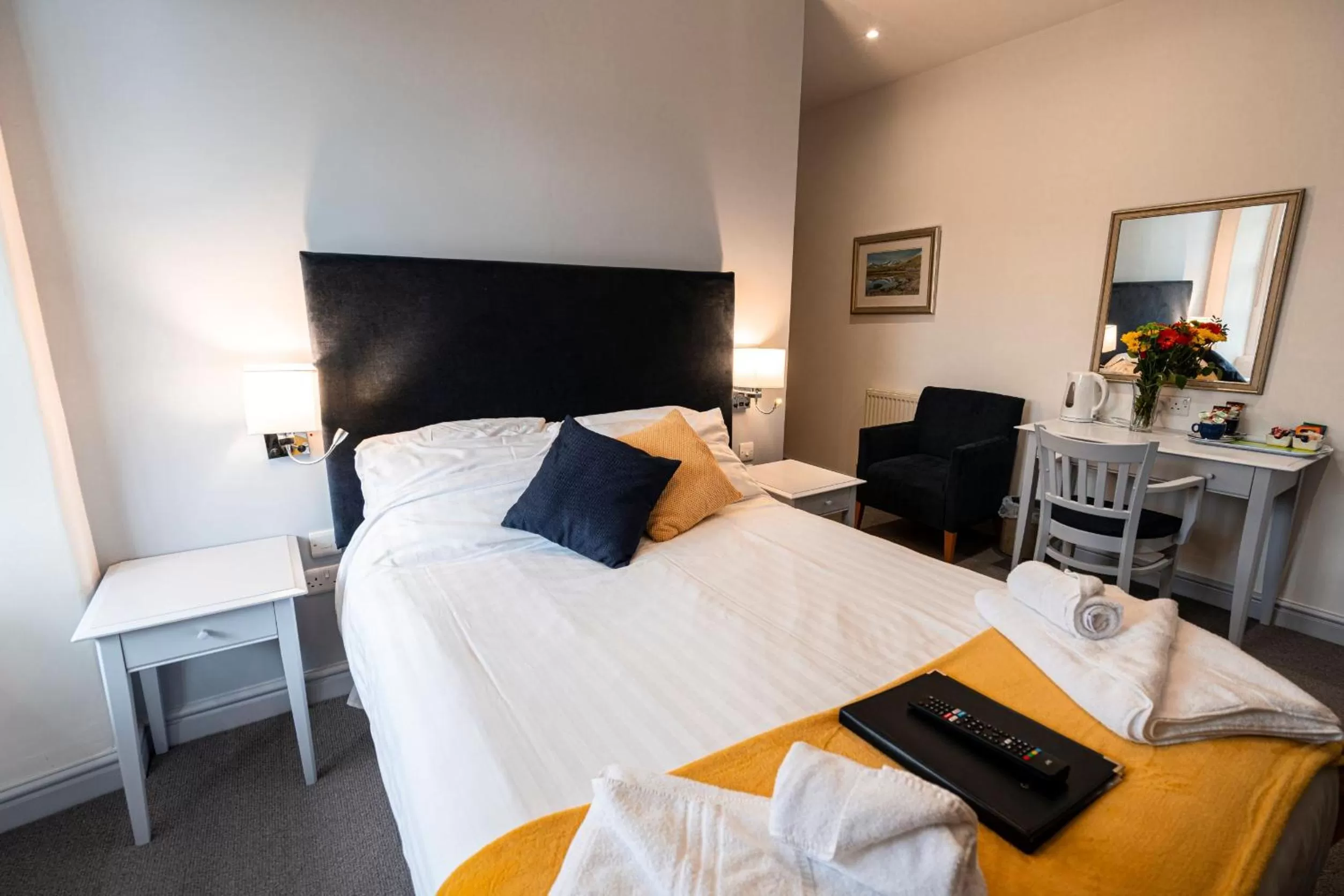 Bedroom, Bed in Grapes Hotel, Bar & Restaurant Snowdonia Nr Zip World