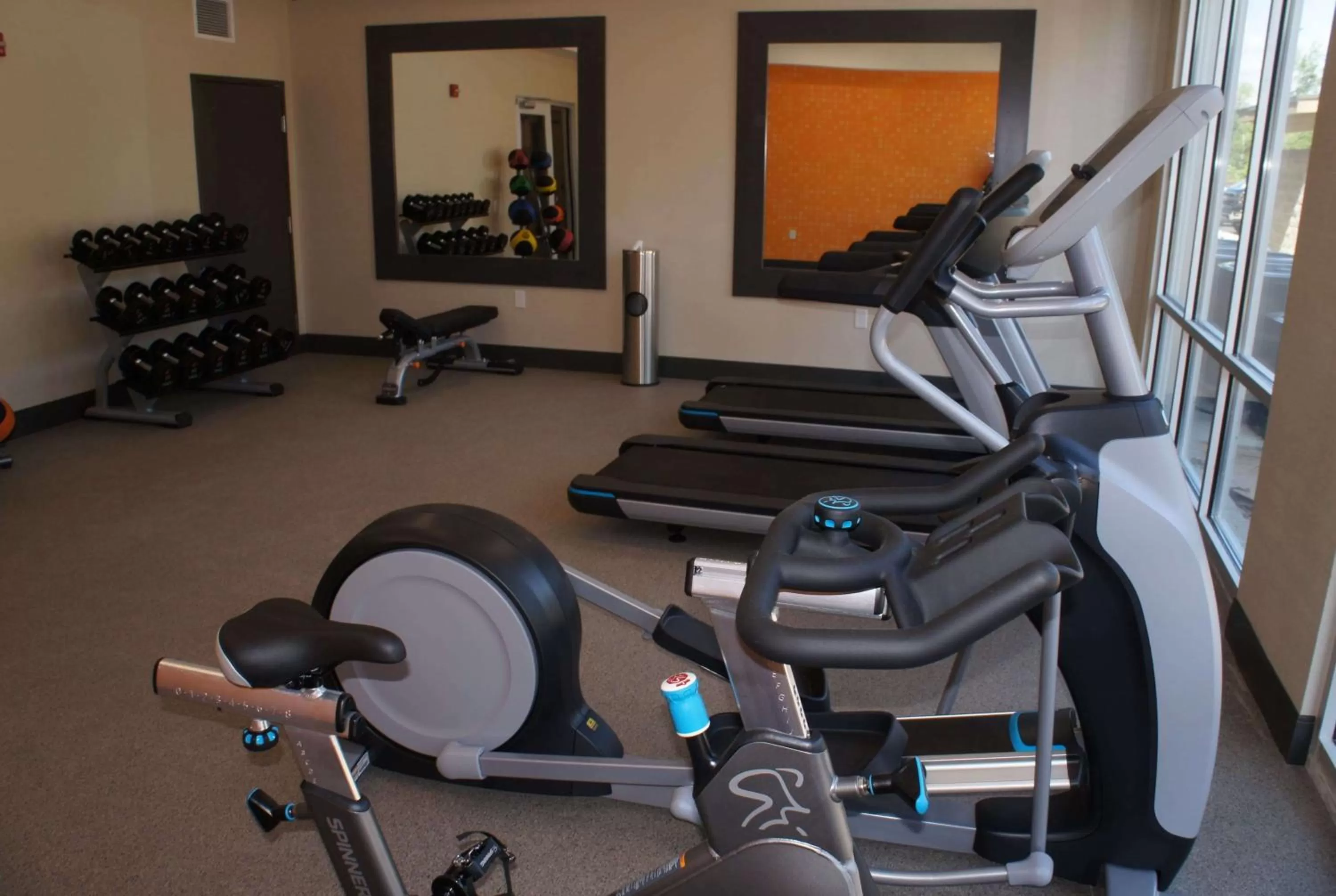 Fitness centre/facilities in La Quinta Inn and Suites by Wyndham Bloomington