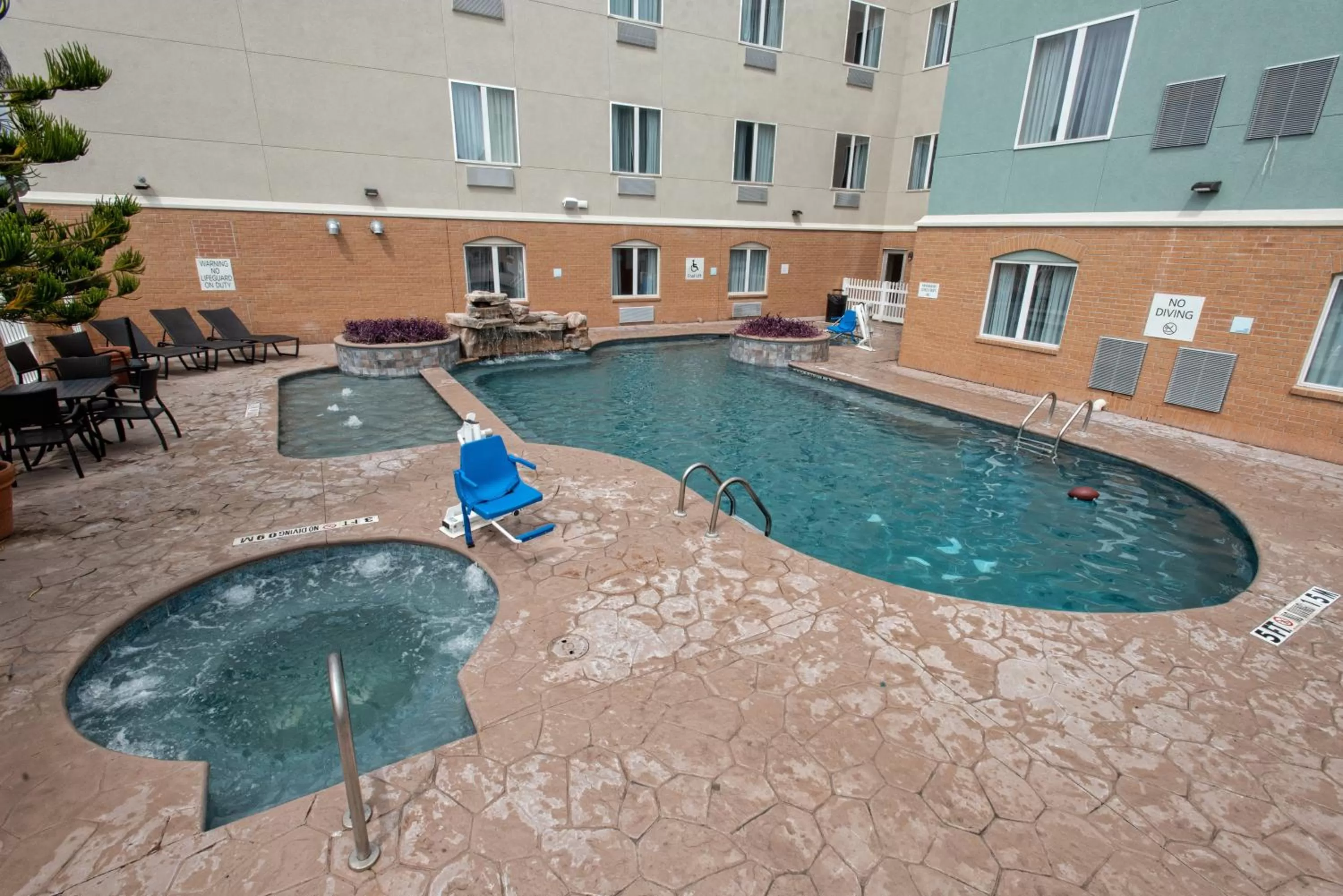 Swimming pool in Holiday Inn Express Hotel and Suites Port Aransas/Beach Area by IHG