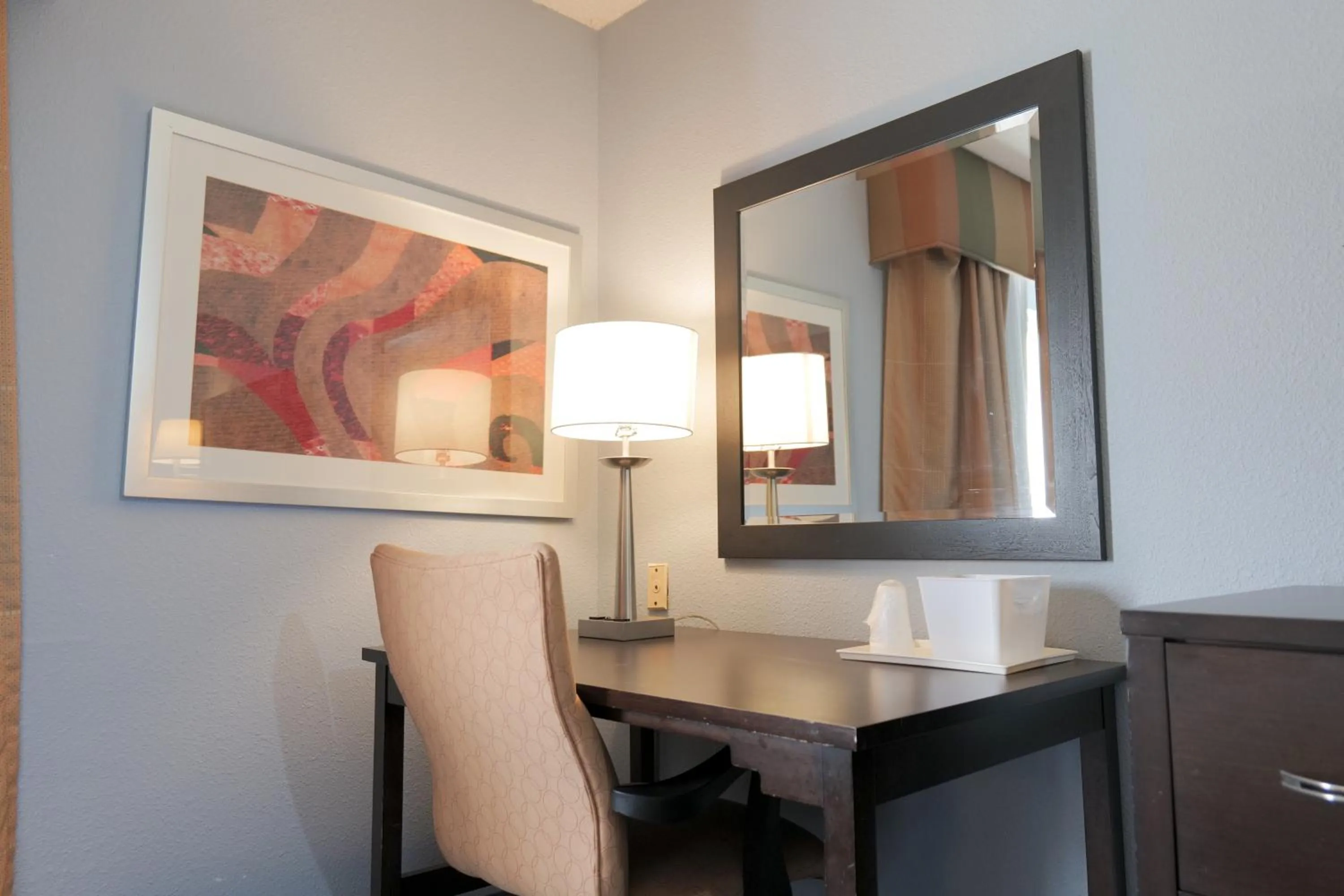 hair dresser in Baymont by Wyndham Flint Airport North