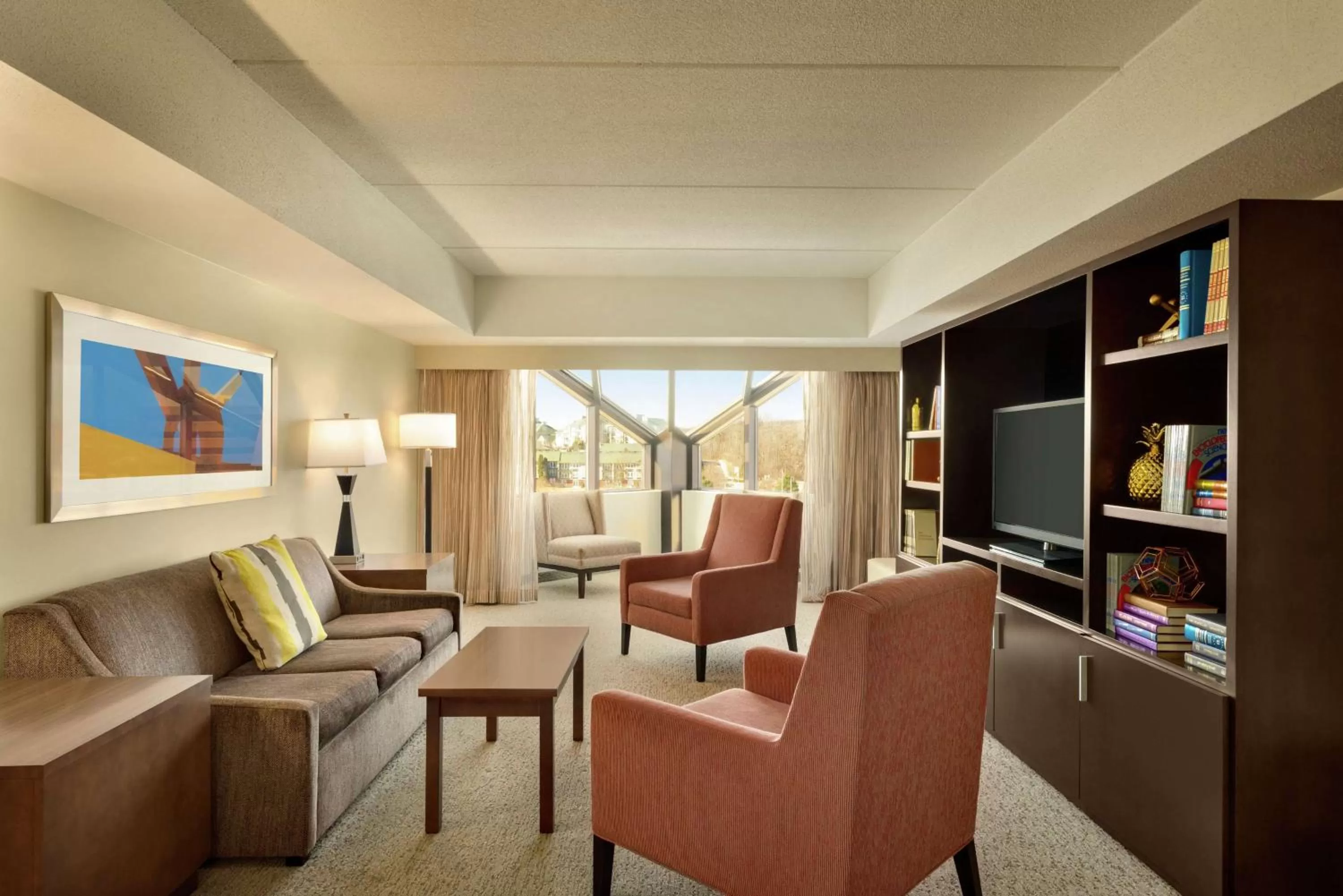 Living room in Embassy Suites by Hilton Milwaukee Brookfield