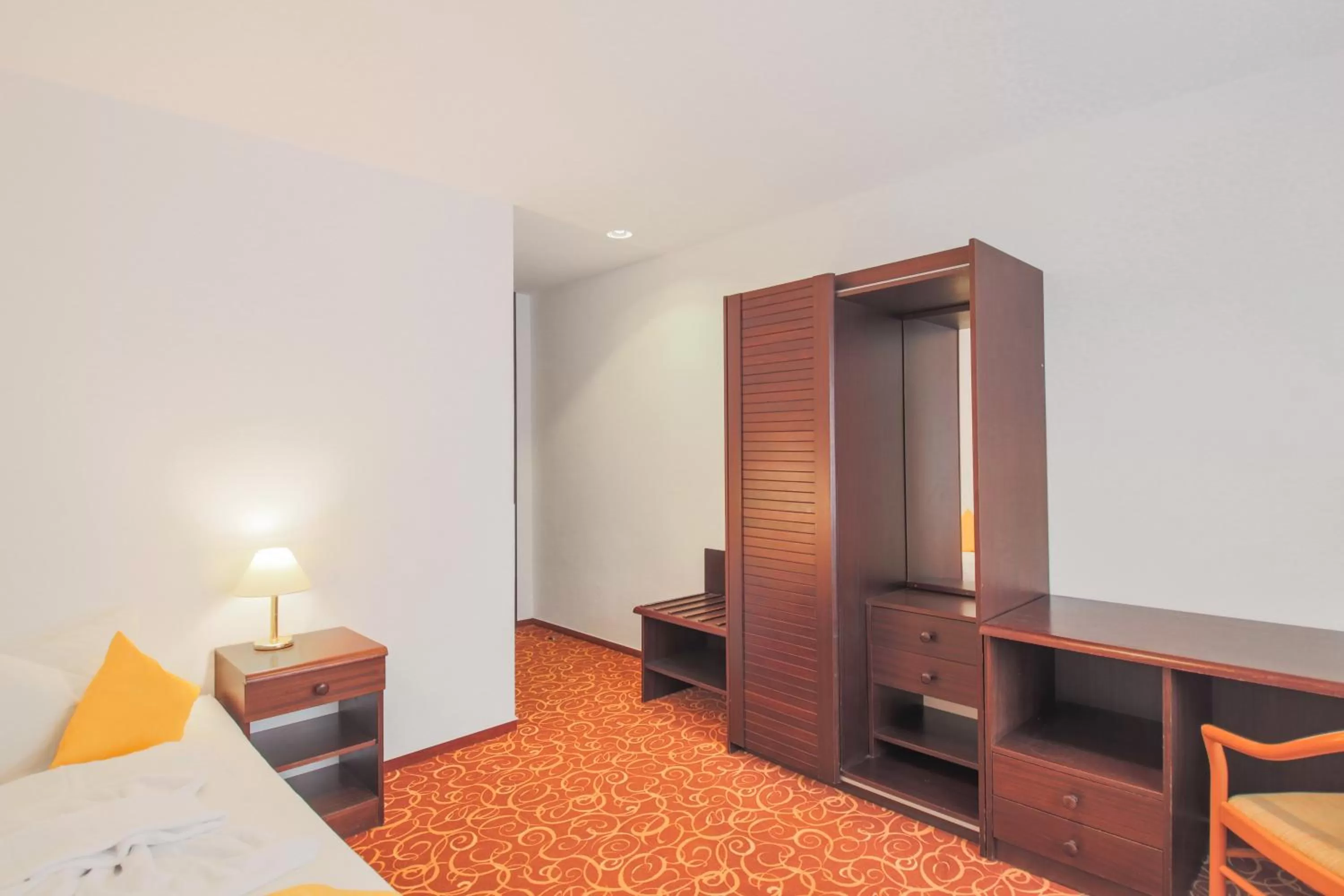 Photo of the whole room, Bed in Hotel garni Zwickau-Mosel