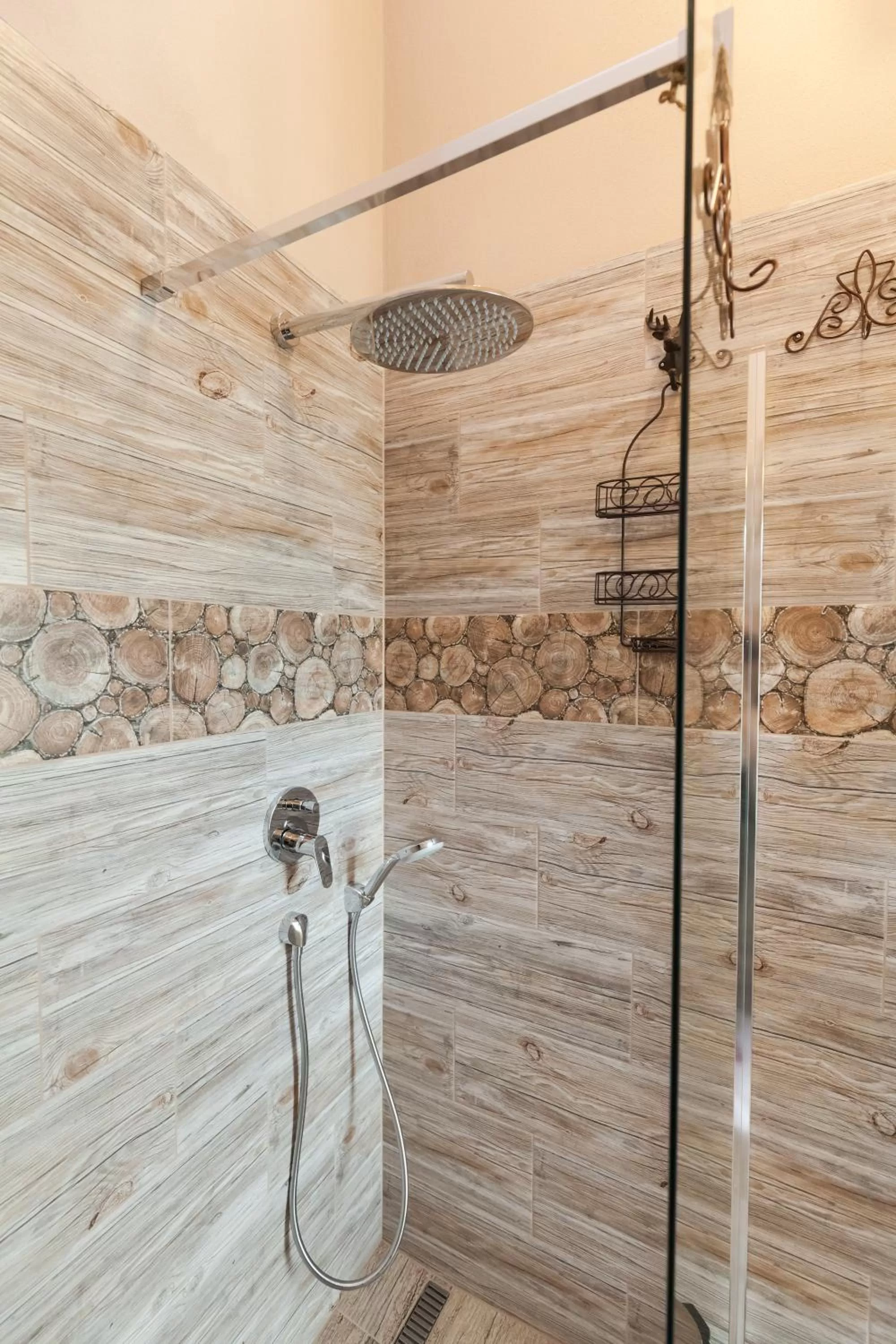 Shower in Chalets CEDER 1