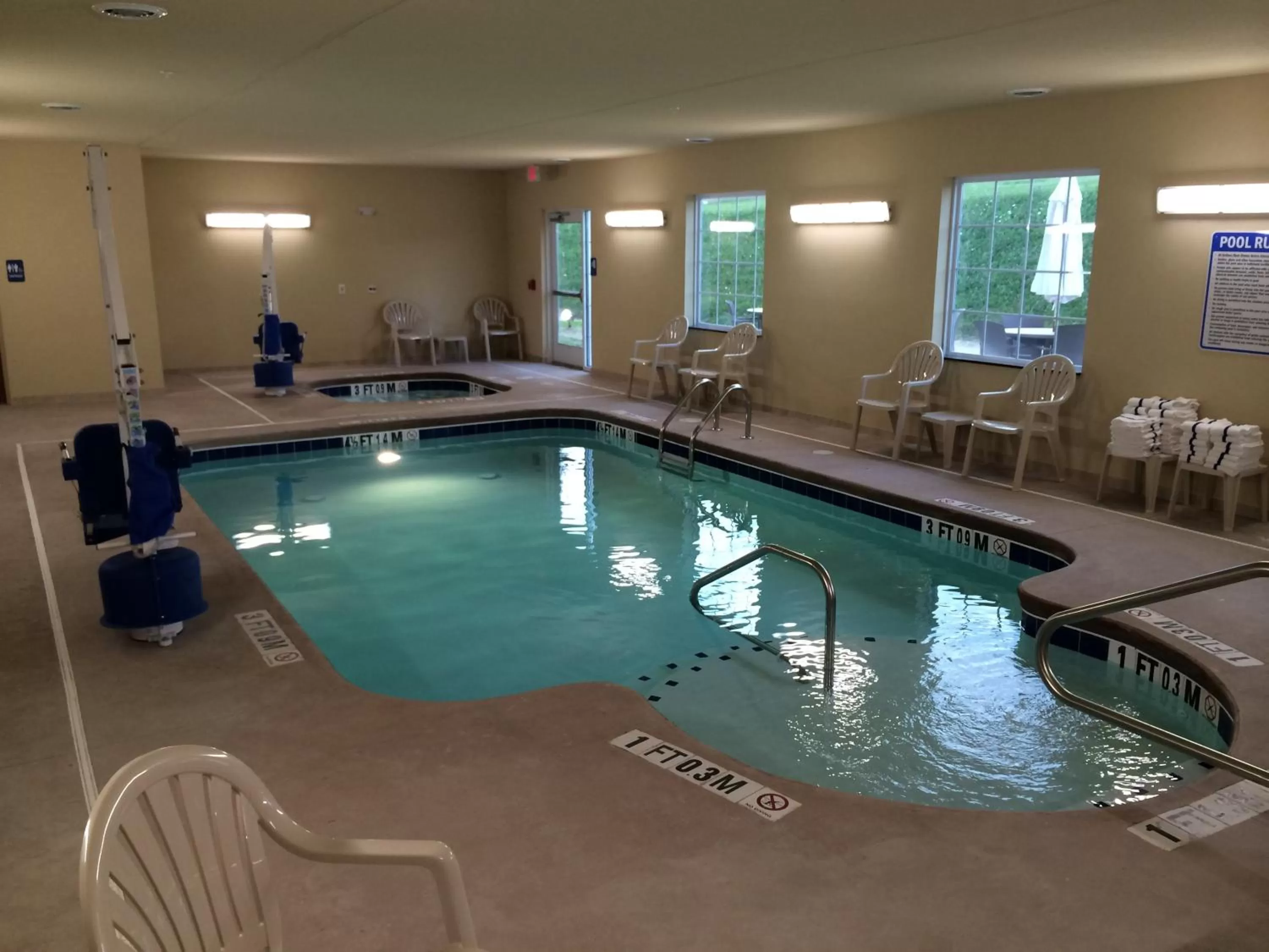 Swimming pool in Cobblestone Hotel & Suites - Punxsutawney