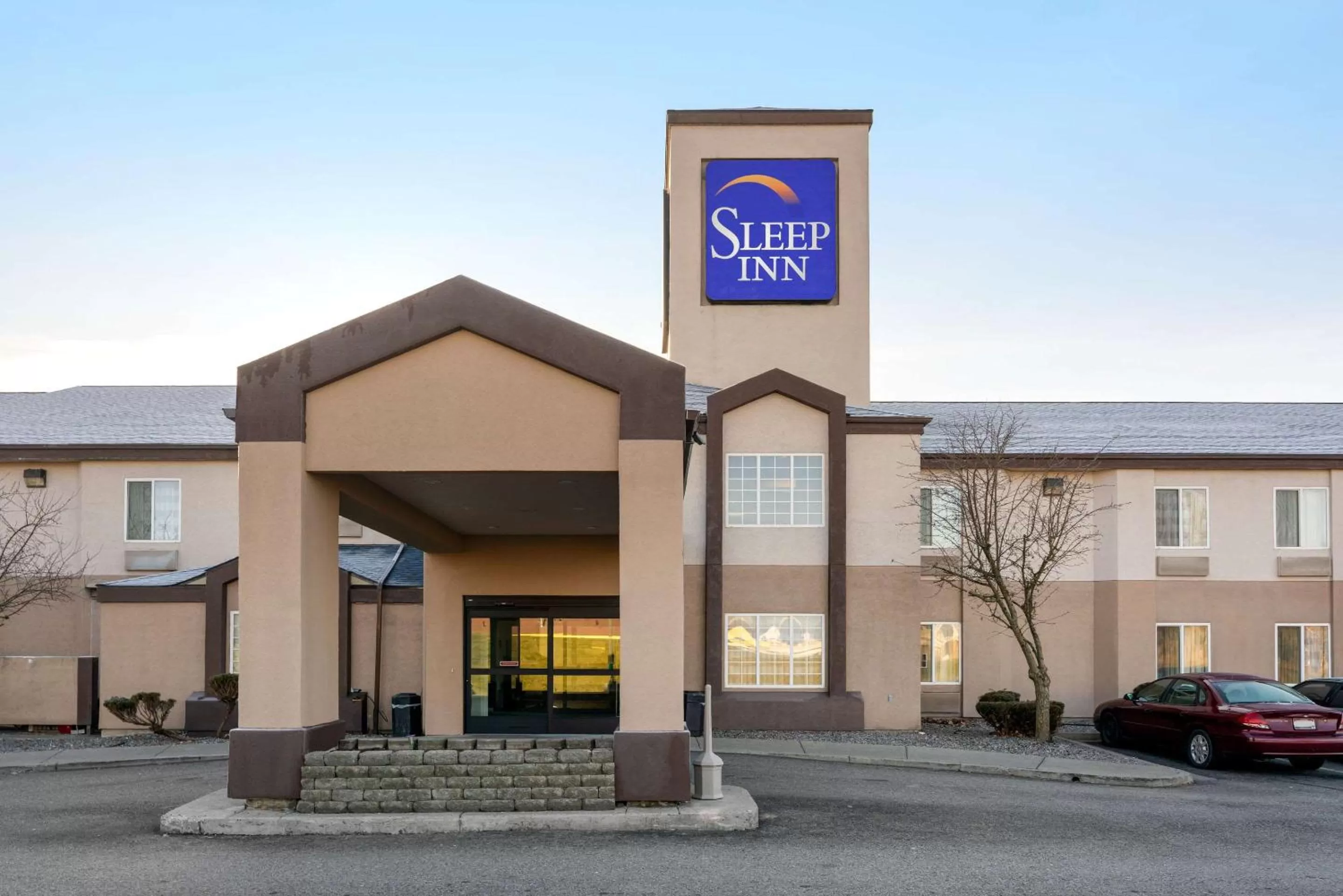 Property building in Sleep Inn near Washington State Line
