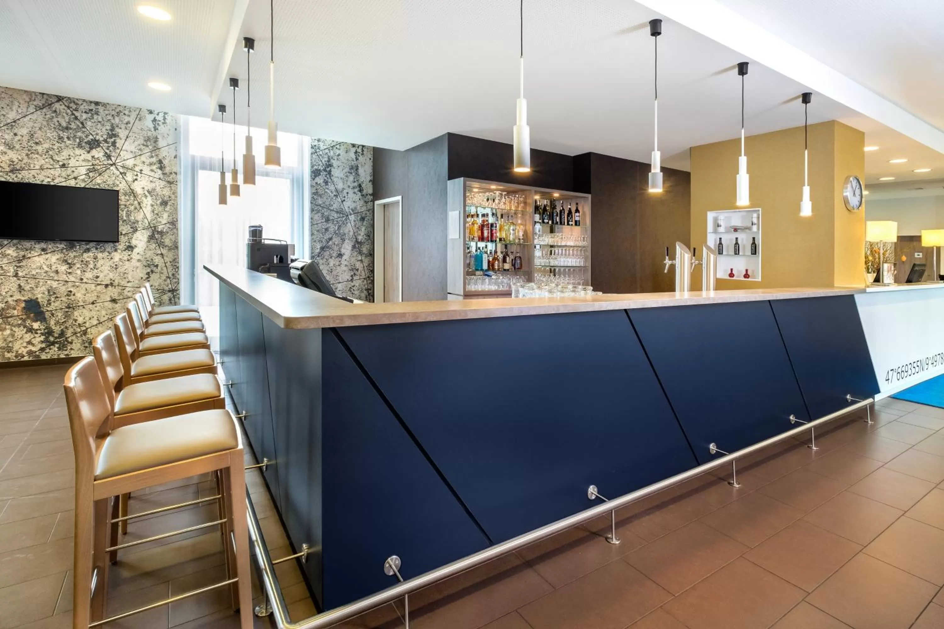 Lounge or bar in Holiday Inn Express Friedrichshafen by IHG