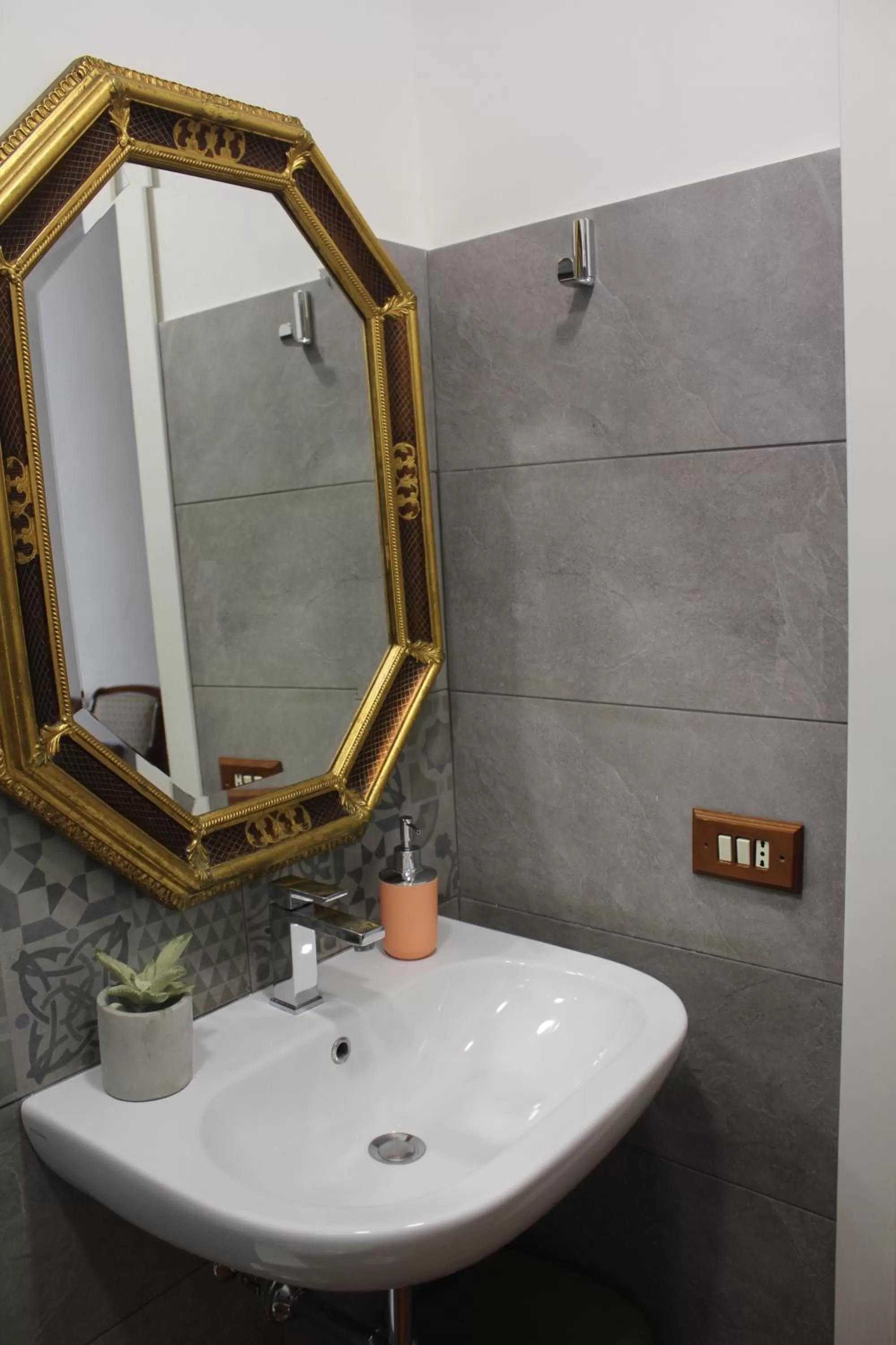 Bathroom in RealPartenope B&B 284