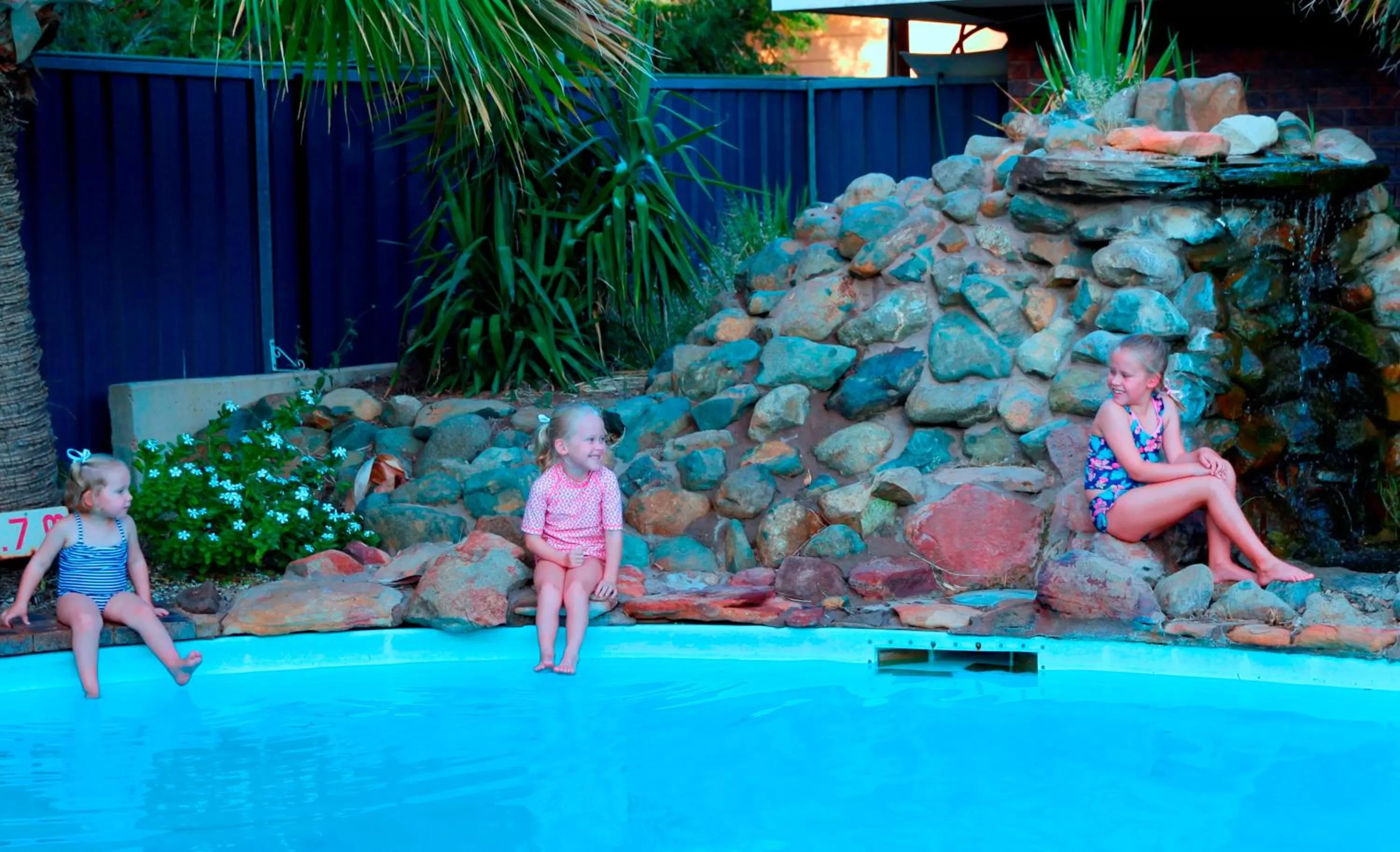 Swimming pool in Longreach Motor Inn