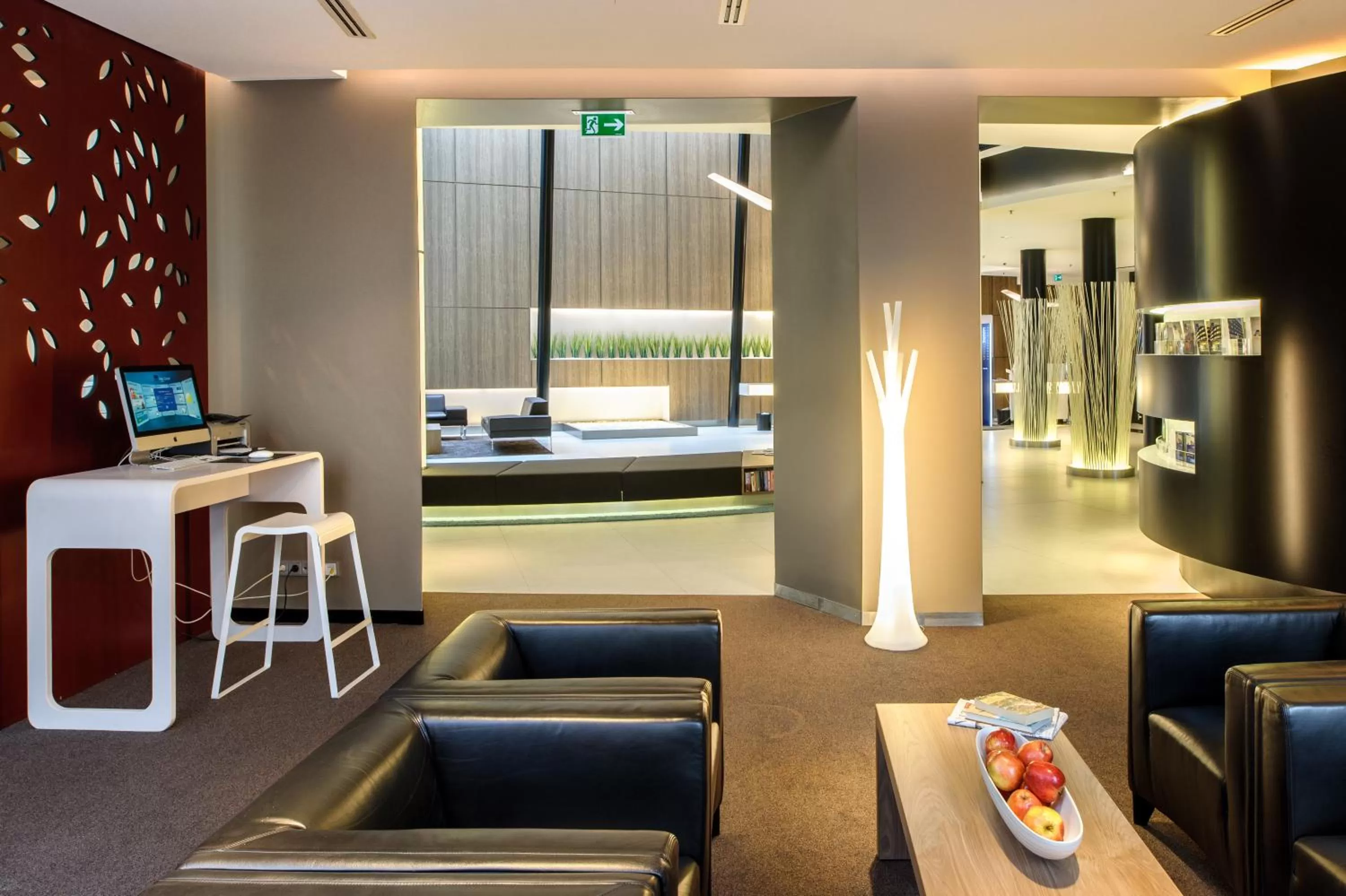 Restaurant/places to eat, Bed in Novotel Hannover