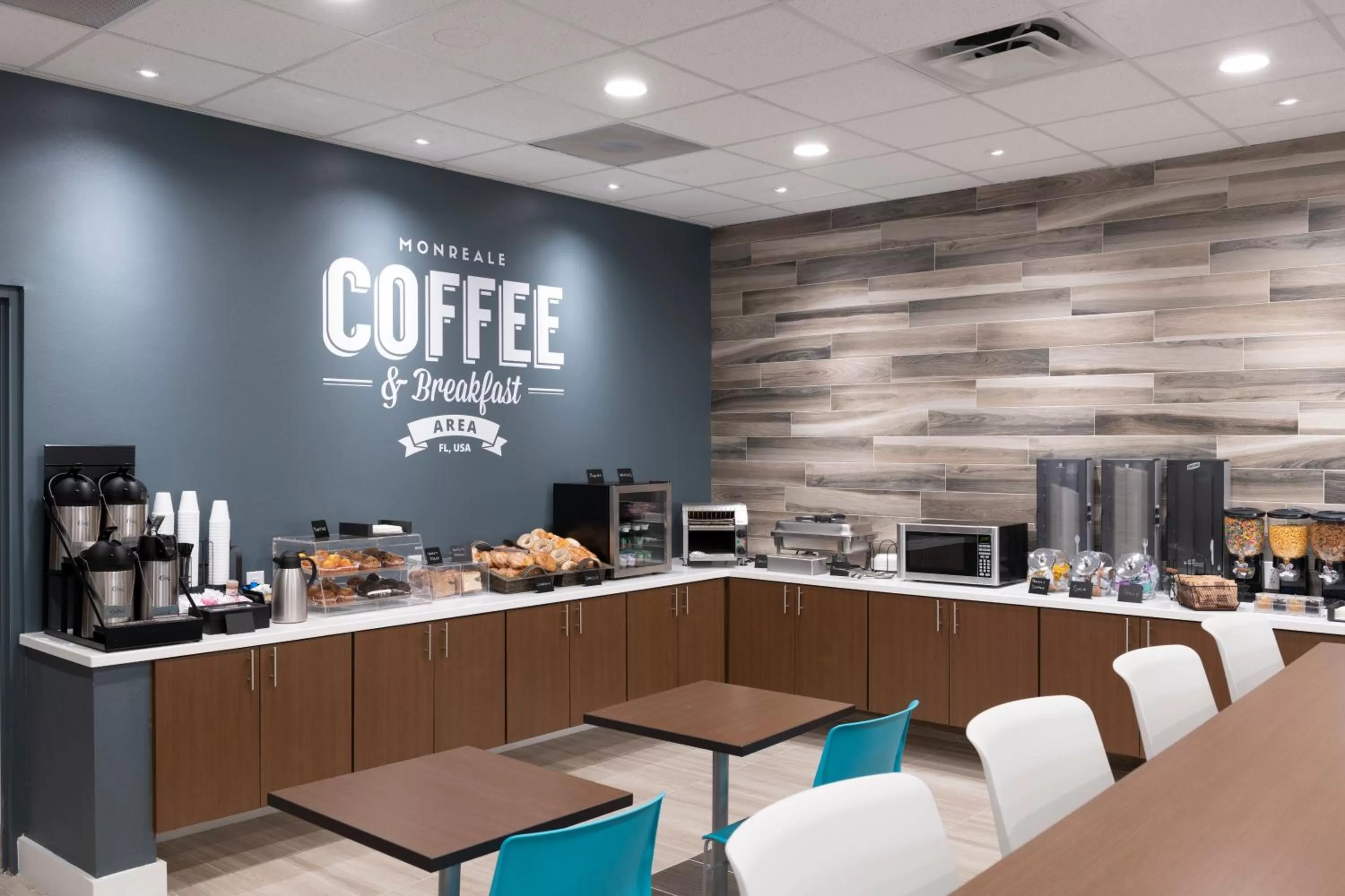 Restaurant/places to eat in Hotel Monreale Express International Drive Orlando