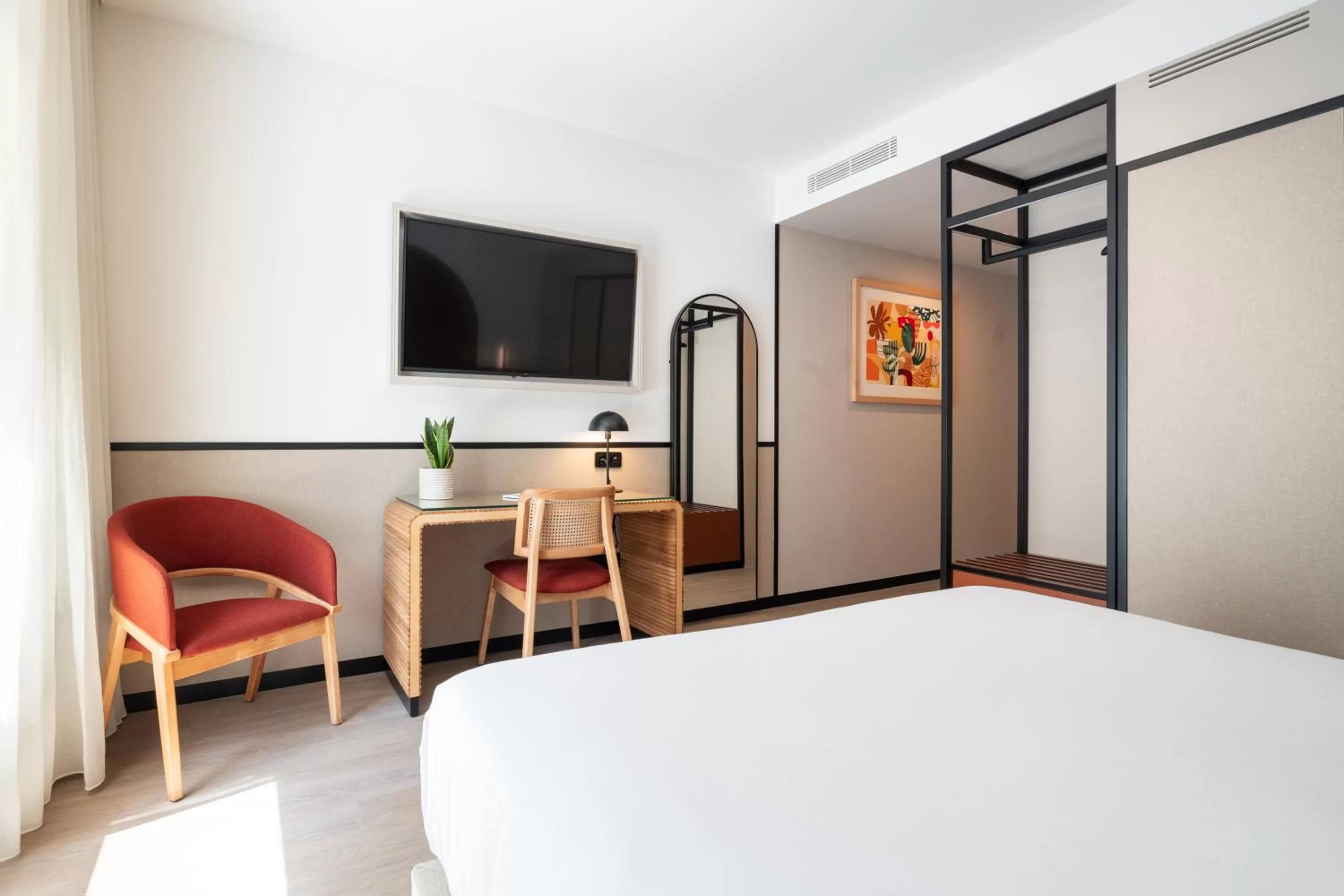 Bed in The Editory Garden Porto Hotel