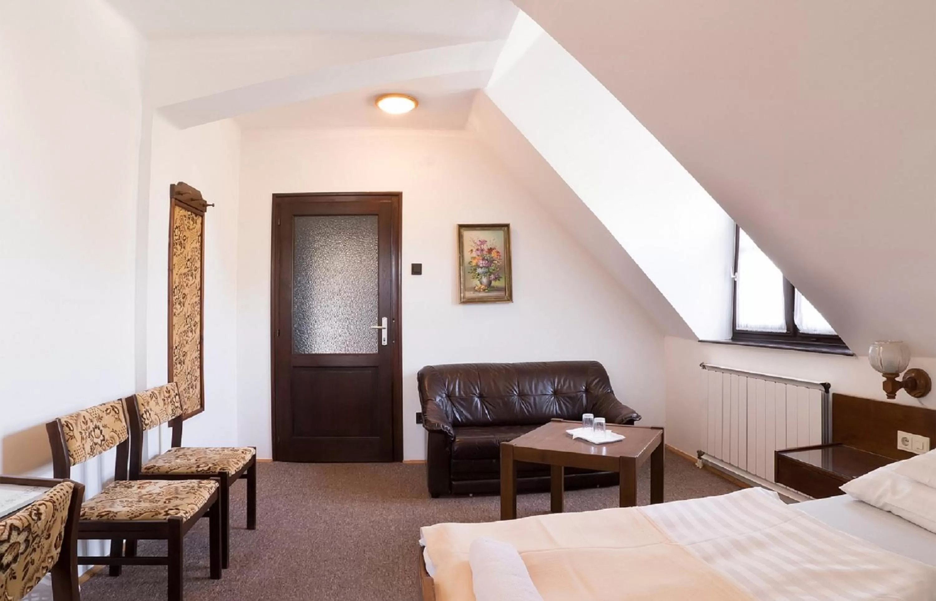 Photo of the whole room, Seating Area in Gasthof Laci Betyár