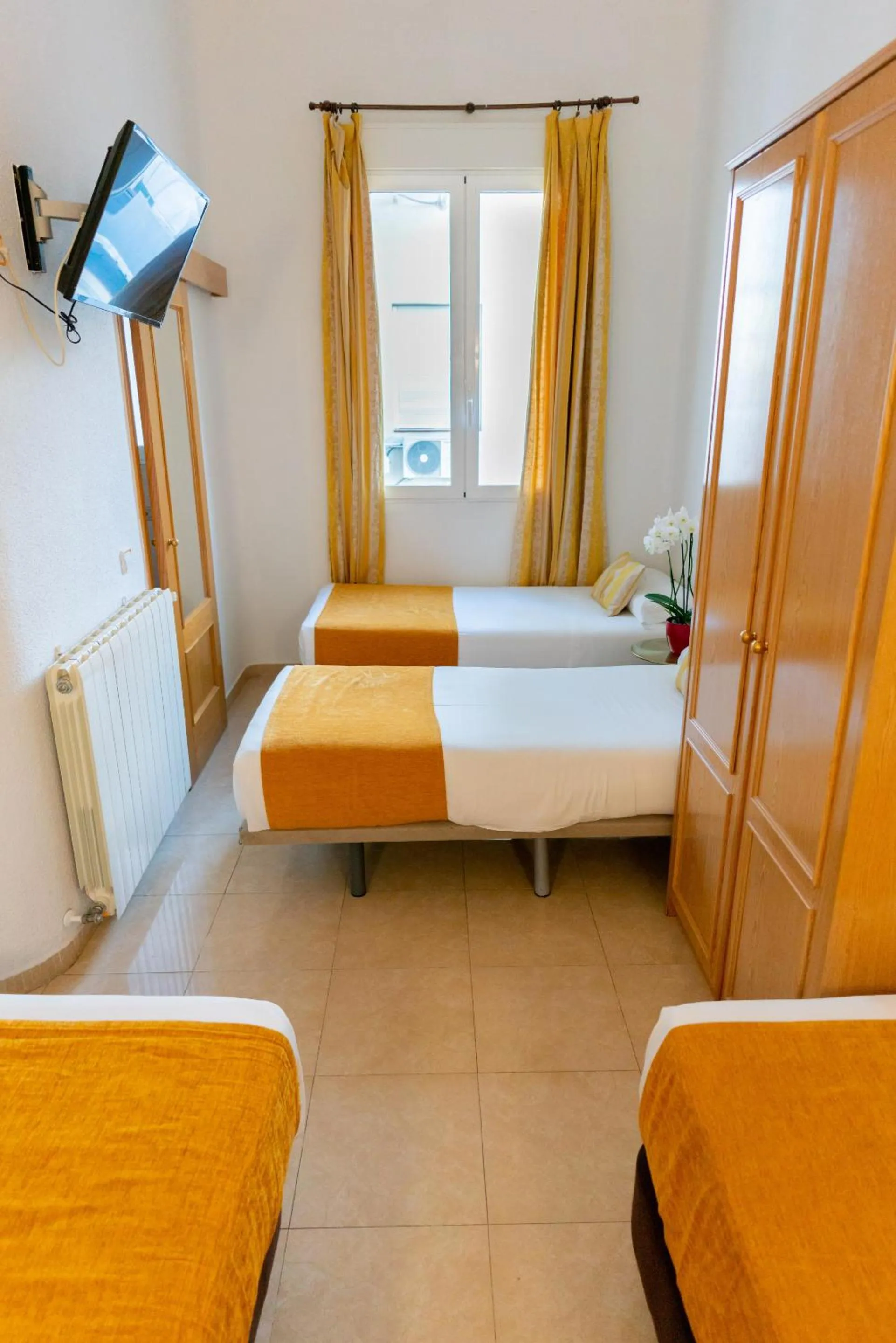 Bedroom, Bed in Hostal Josefina-Gran Vía