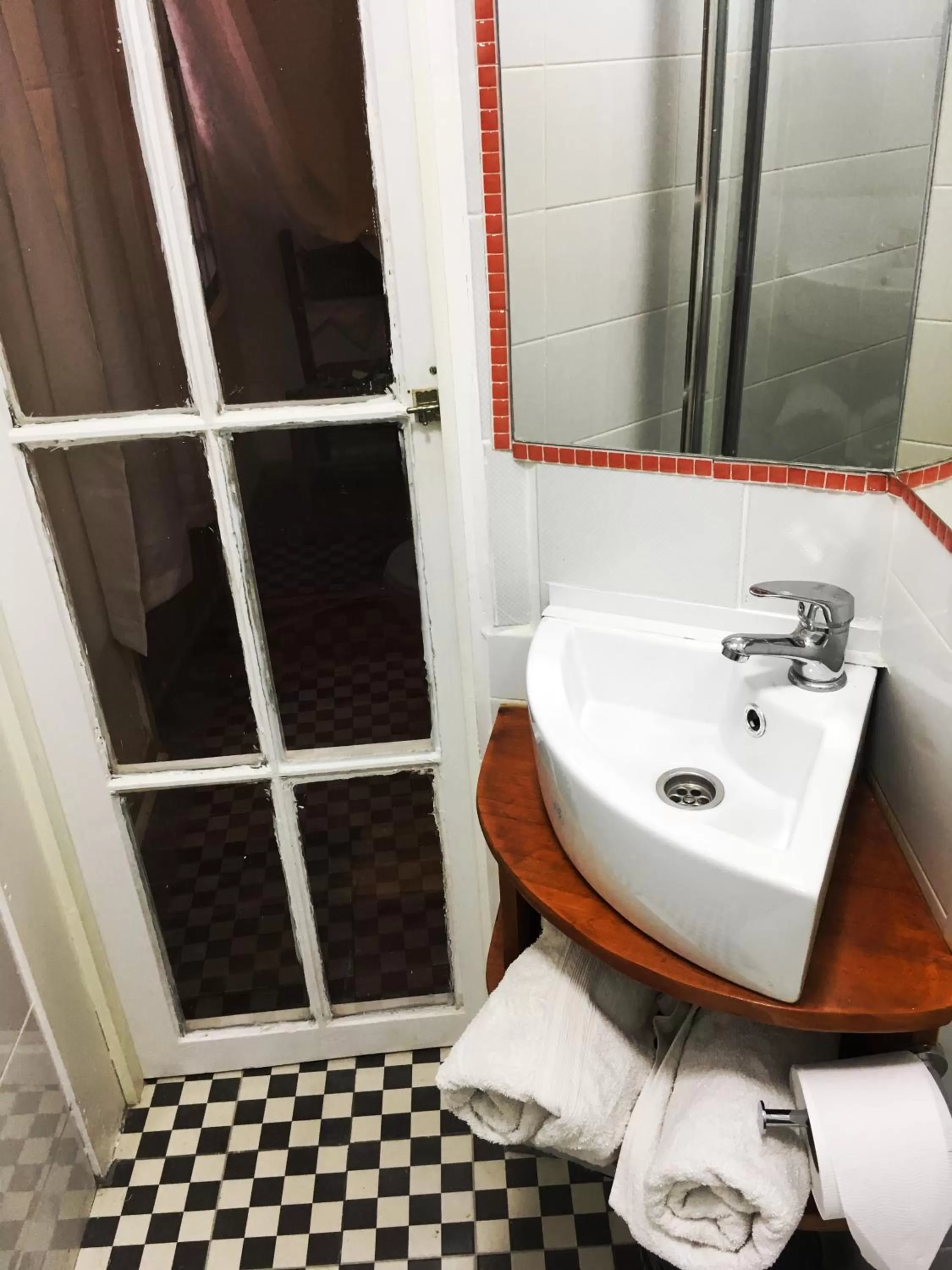 Bathroom in Tralkan B&B