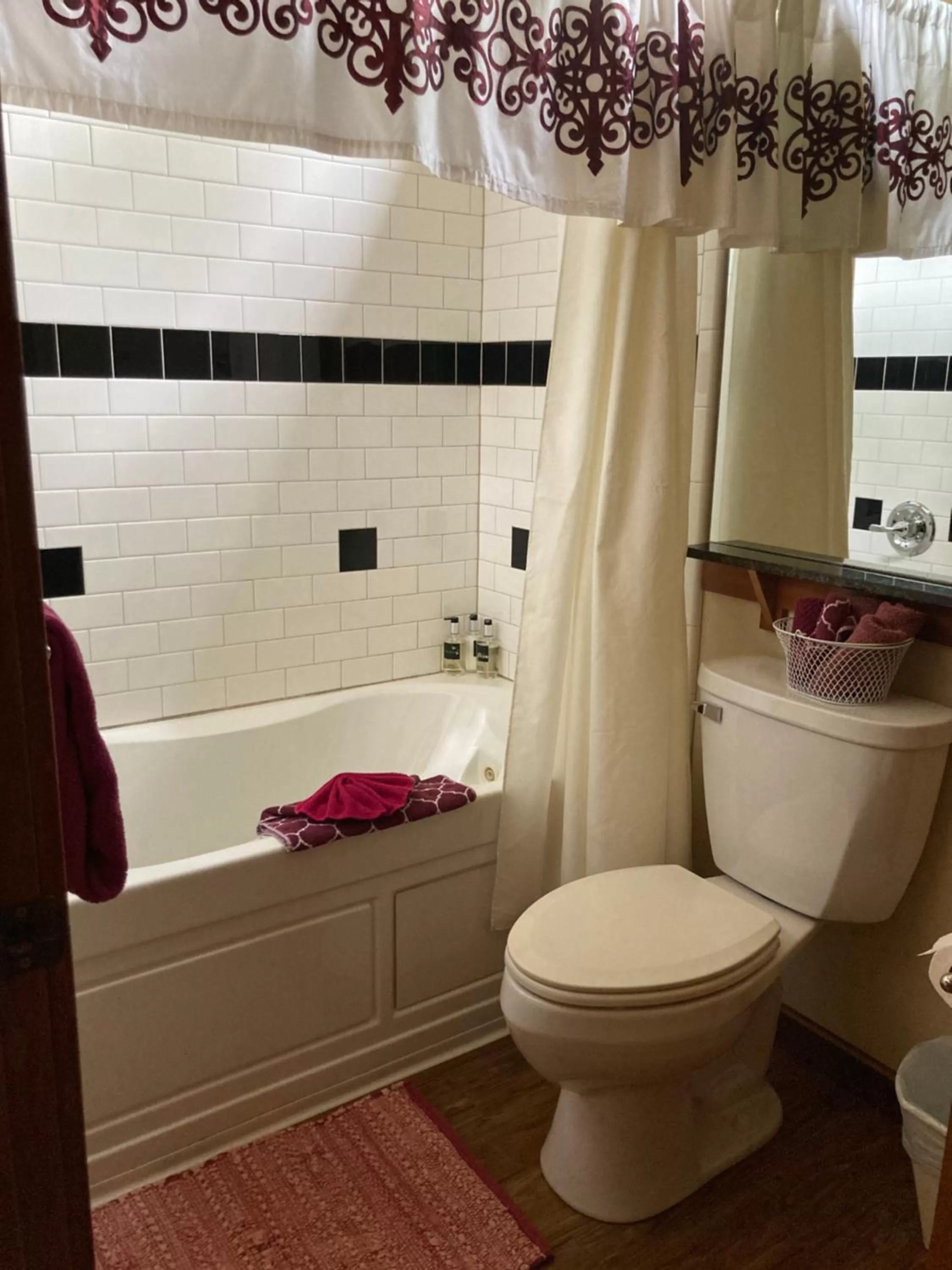 Toilet in All Seasons Treehouse Village