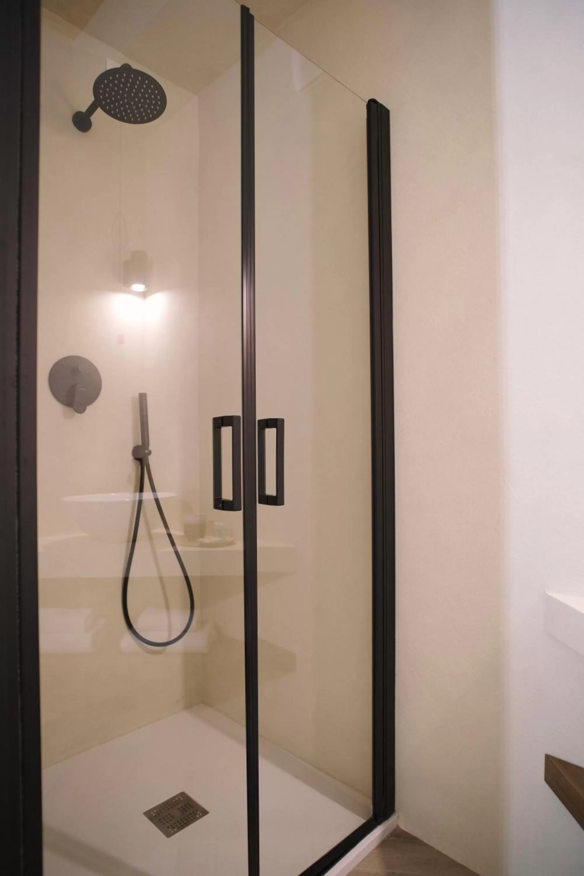 Shower in Casa Marinari