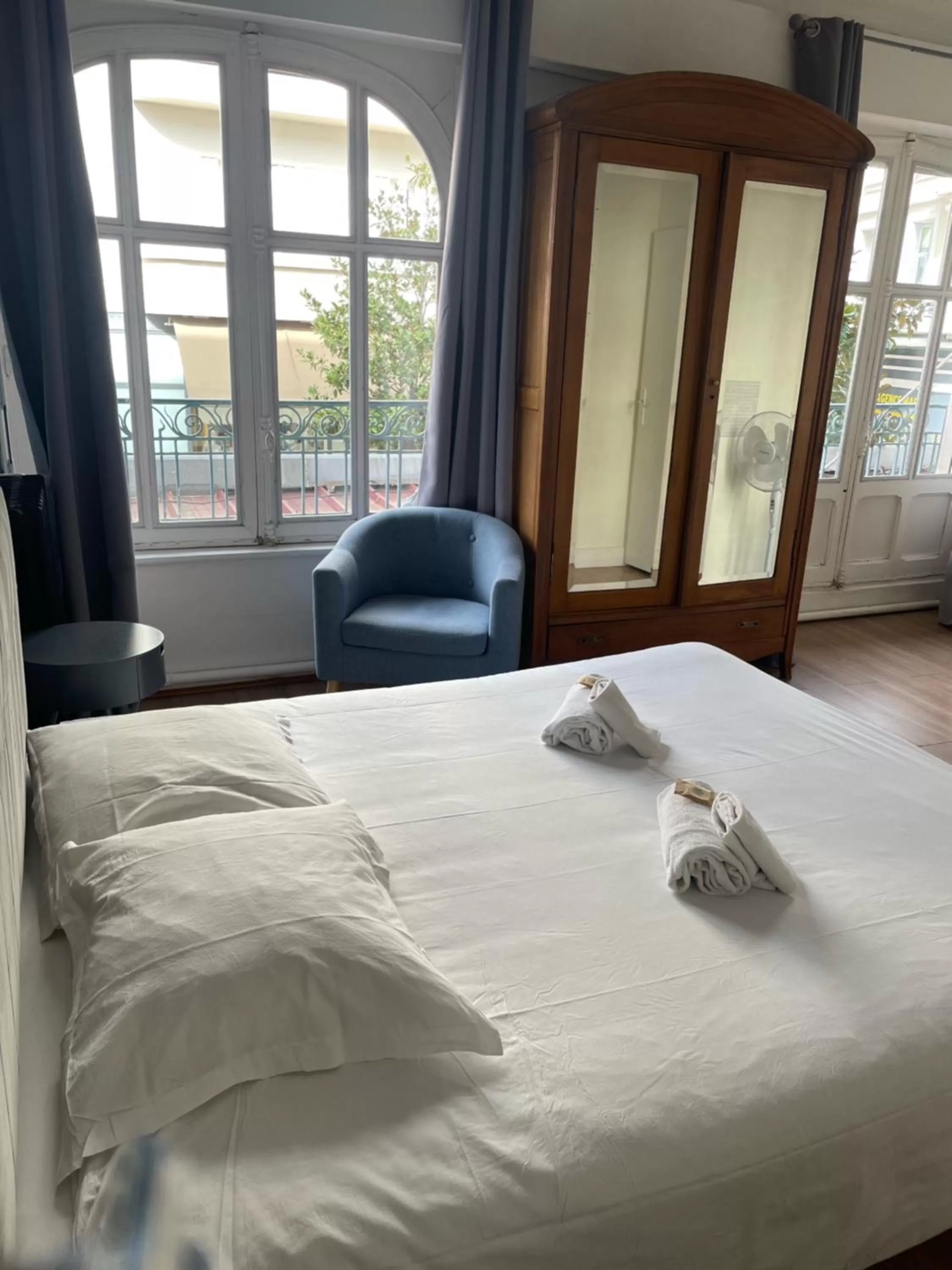 Photo of the whole room, Bed in Hôtel & Restaurant Le Patio VICHY