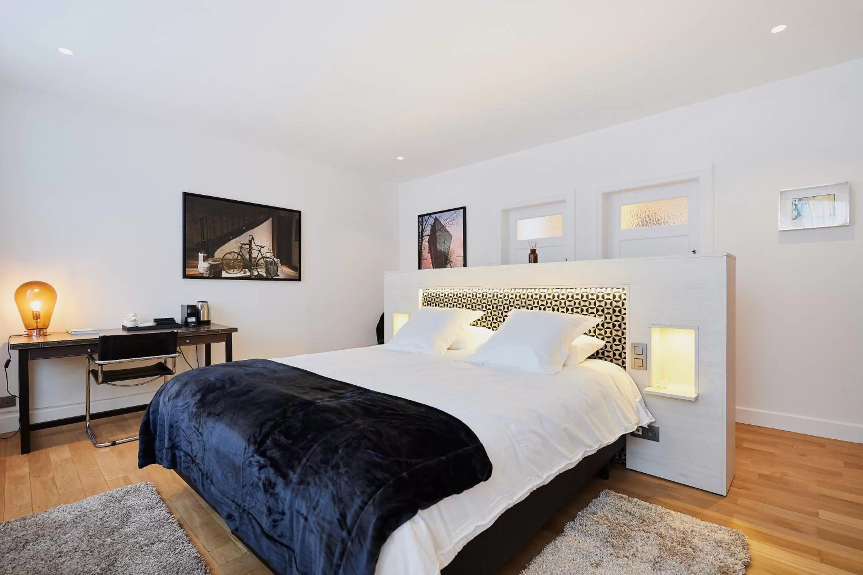 Photo of the whole room, Bed in B&B Suites 124