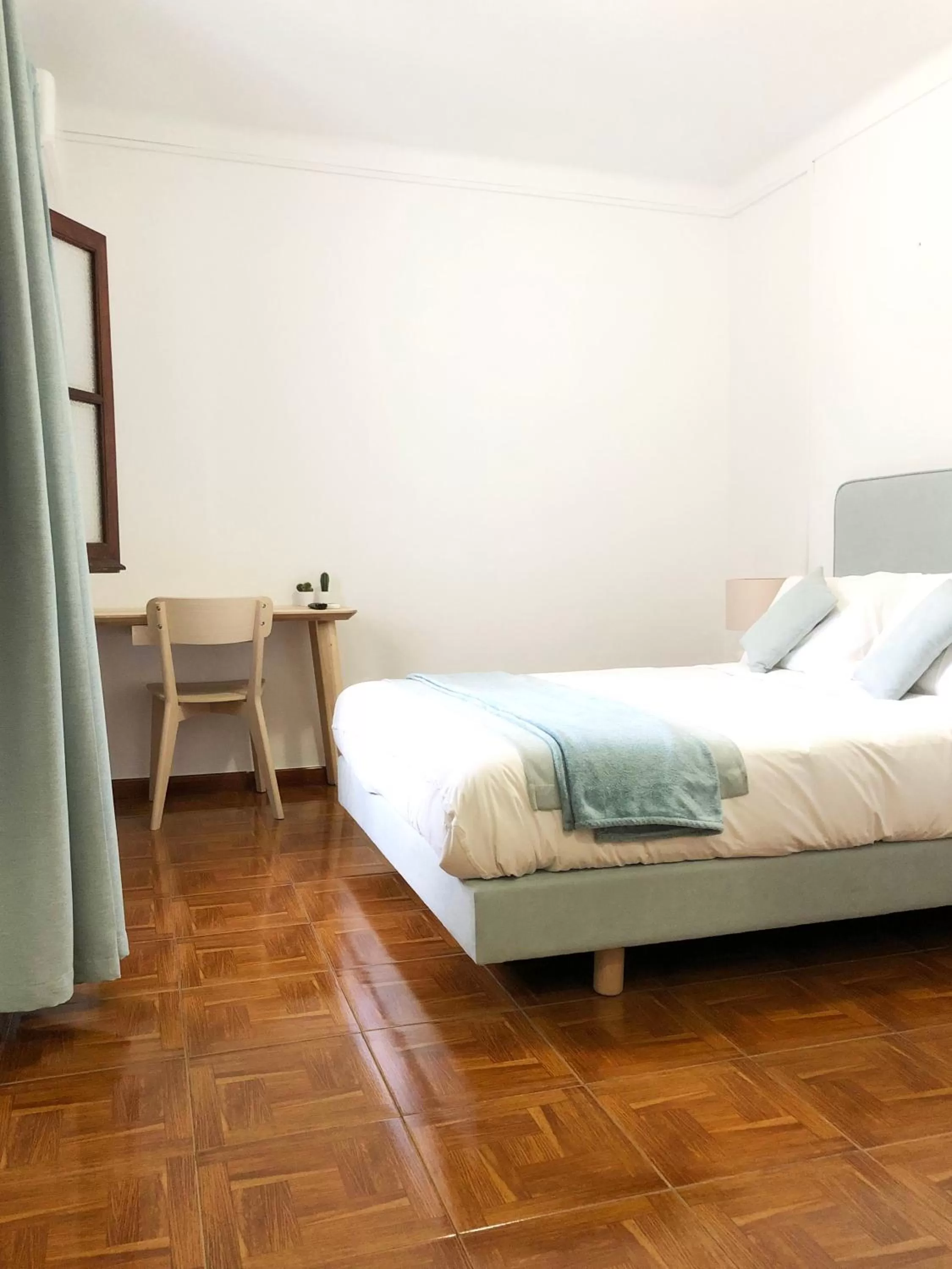 Bedroom, Bed in A Muralha