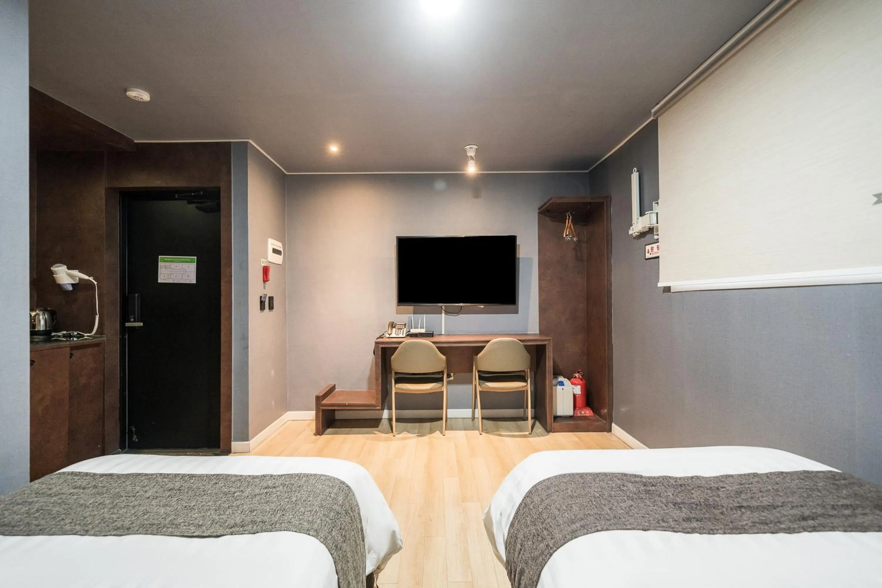 Photo of the whole room, Bed in Malu Hotel Suwon