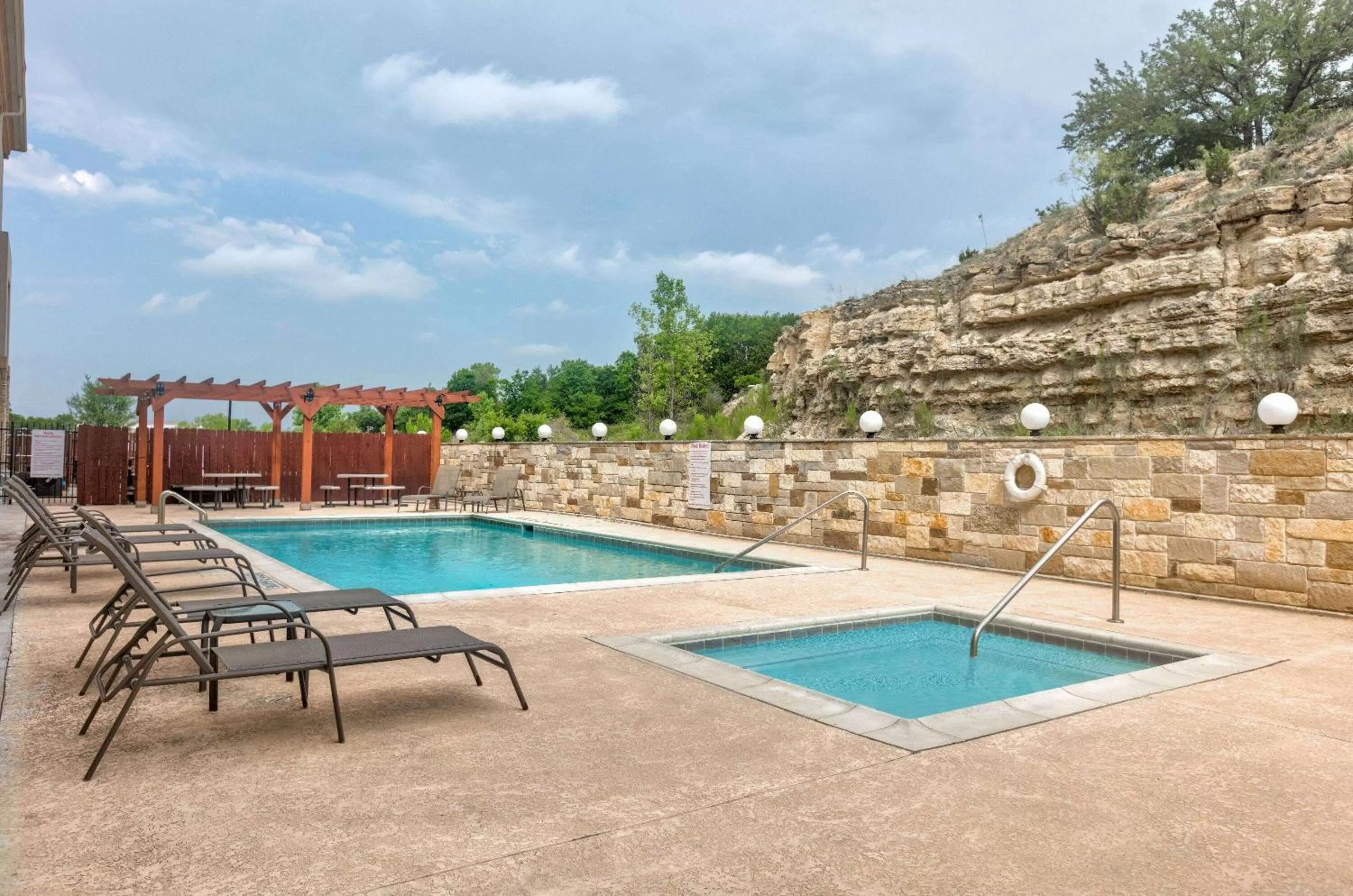 Pool view in Baymont Inn & Suites by Wyndham Glen Rose