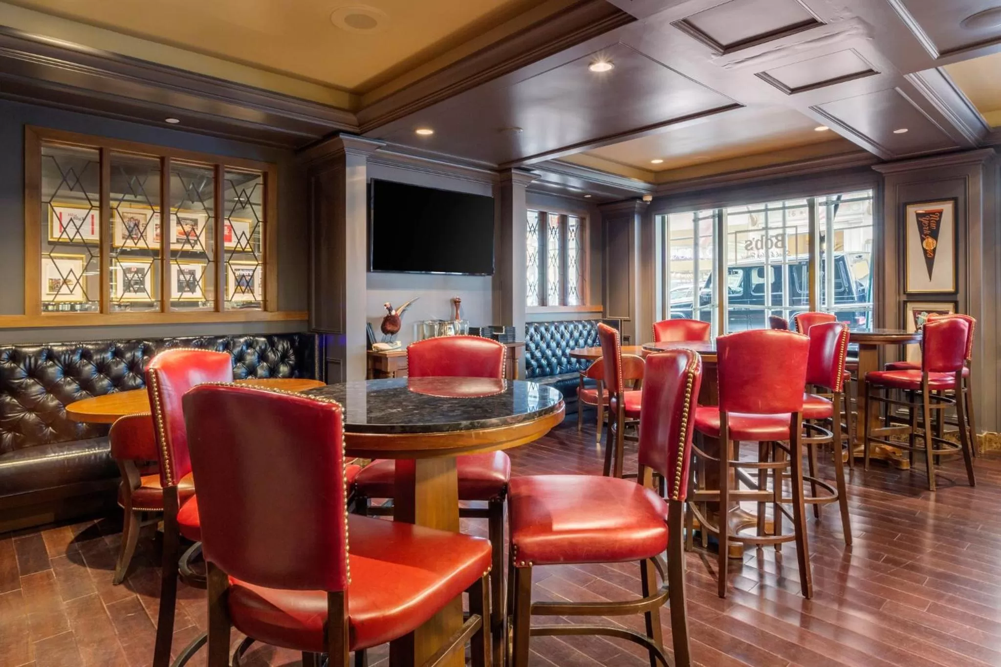 Facade/entrance in Omni Berkshire Place