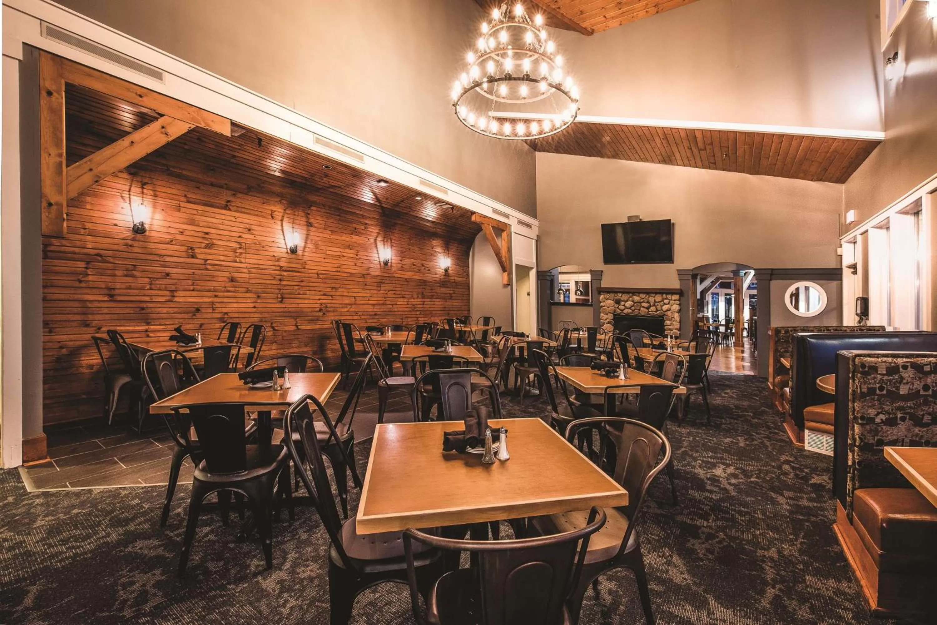 Restaurant/places to eat in DoubleTree by Hilton Racine Harbourwalk