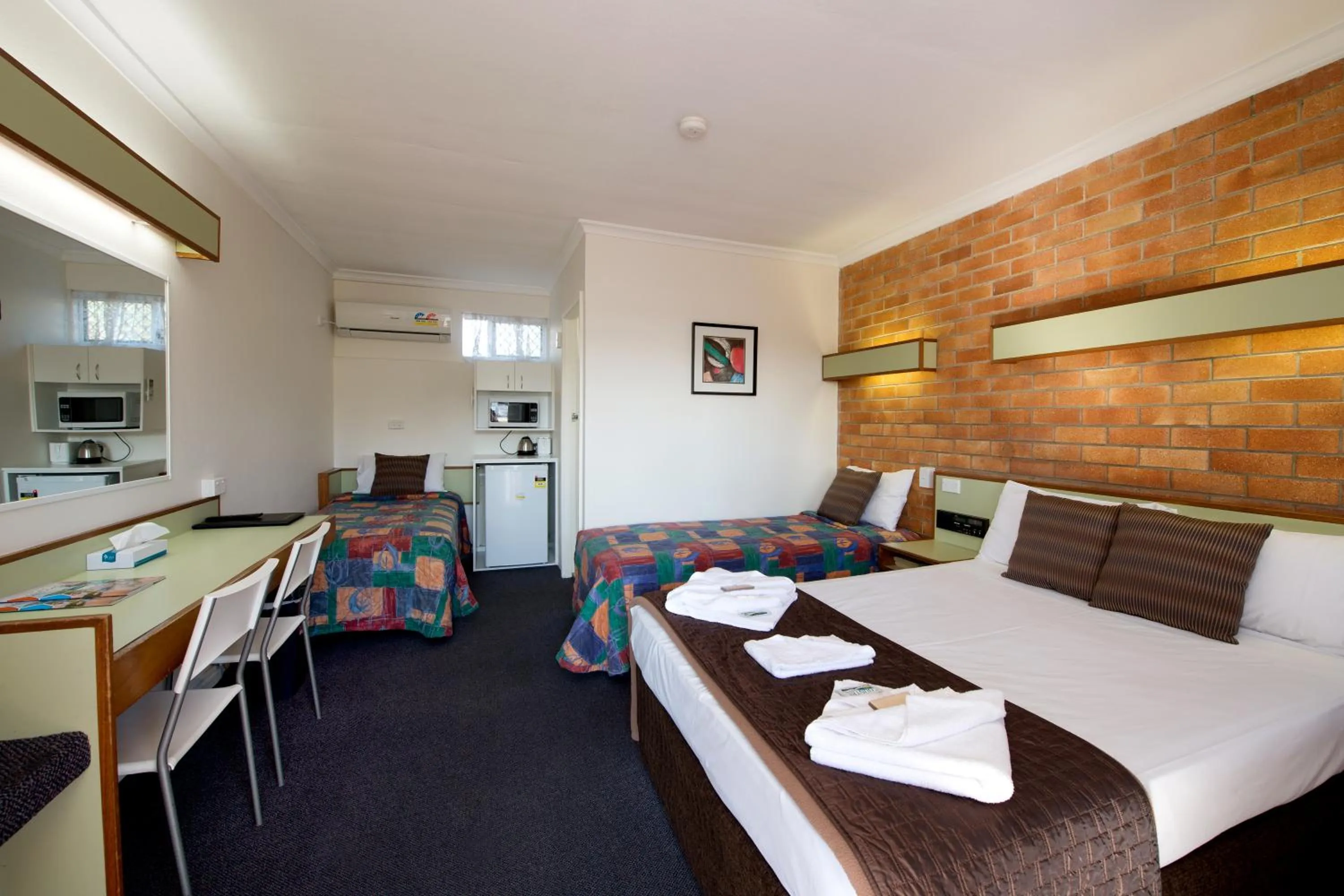 Photo of the whole room, Bed in Mineral Sands Motel