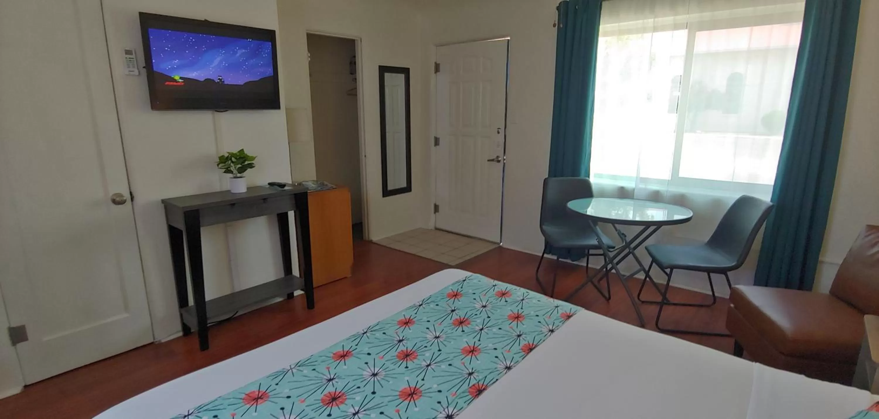 TV and multimedia, Bed in Rocket Inn