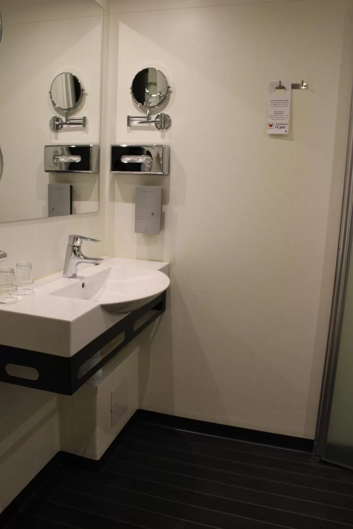 Toilet in Best Western Hotel Corallen