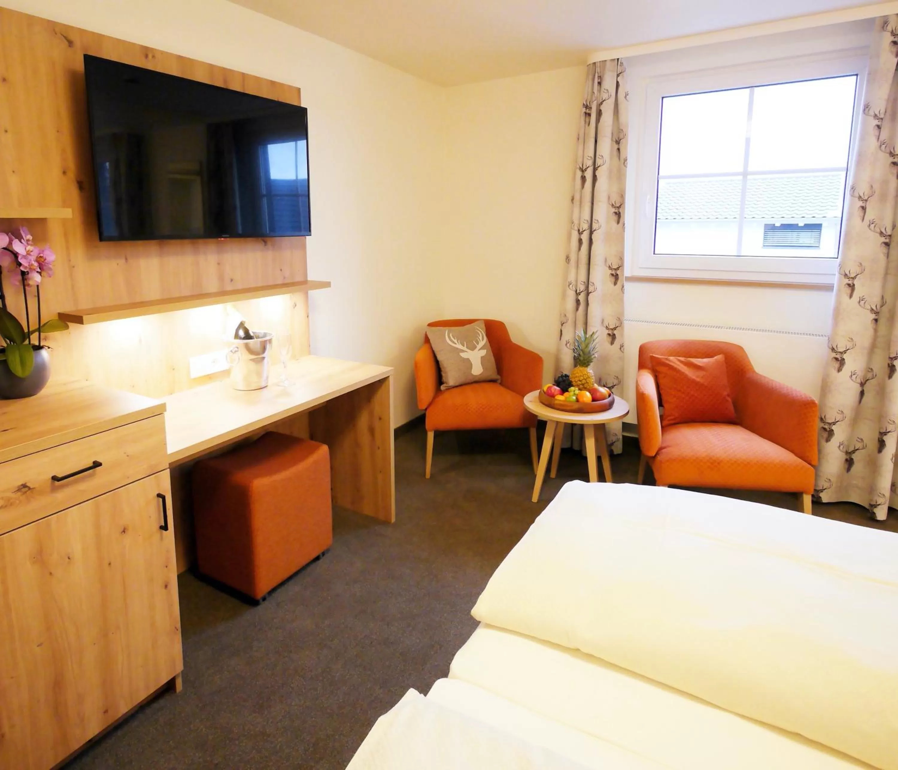 Photo of the whole room, Bed in Berghotel Zollersteighof