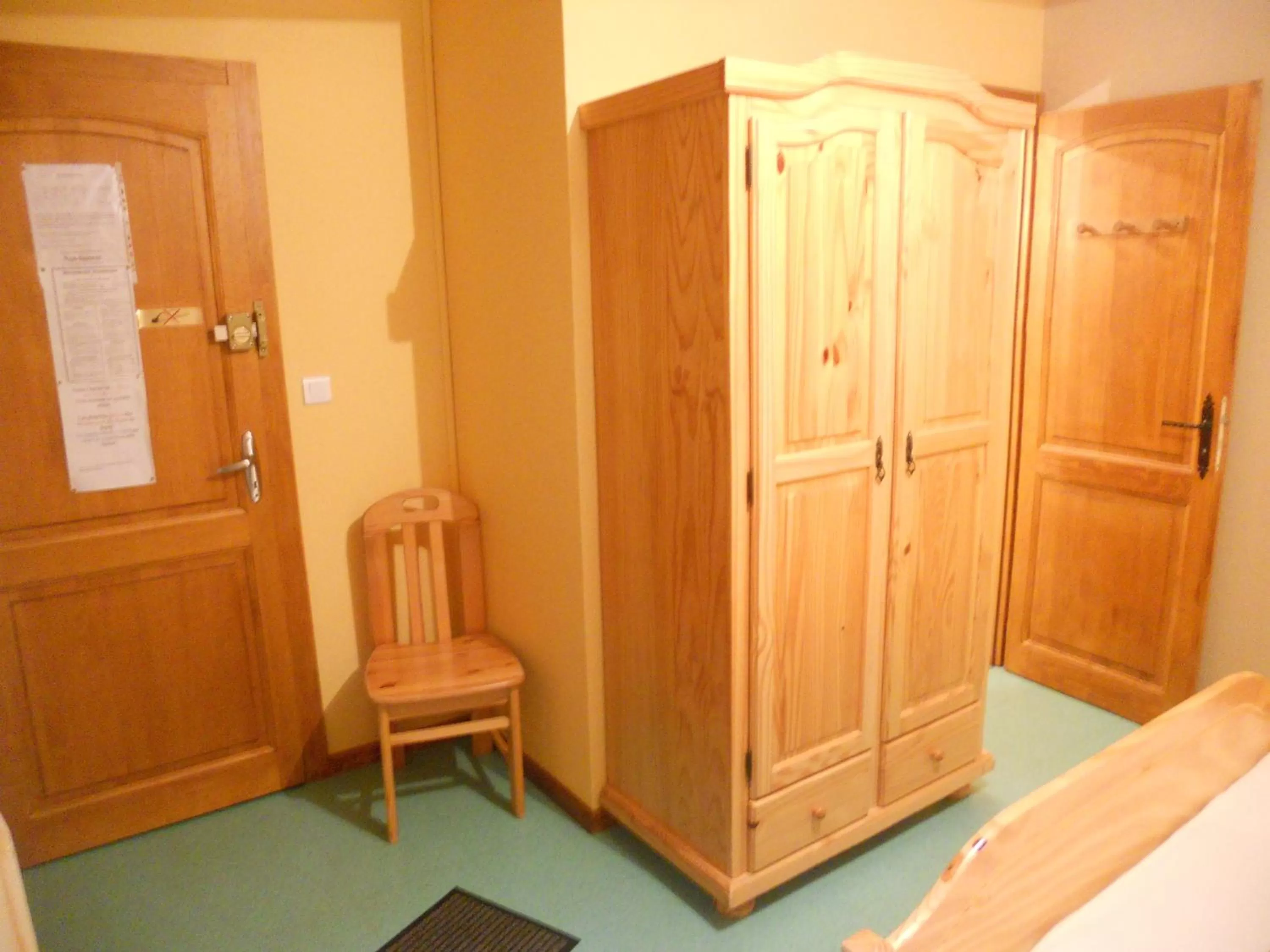 Decorative detail in Auberge du Saut des Cuves