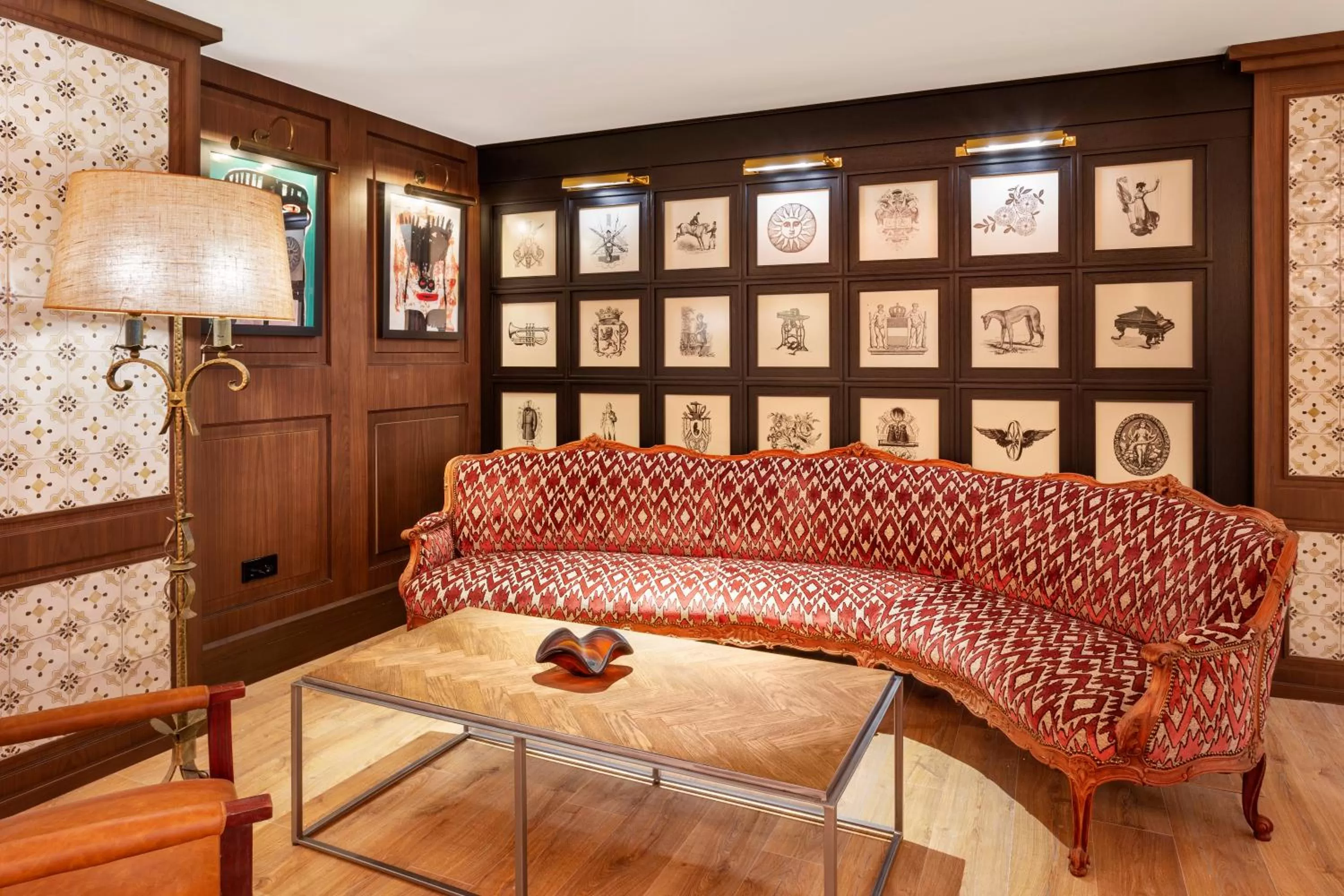 Lounge or bar in H10 Corregidor Boutique Hotel