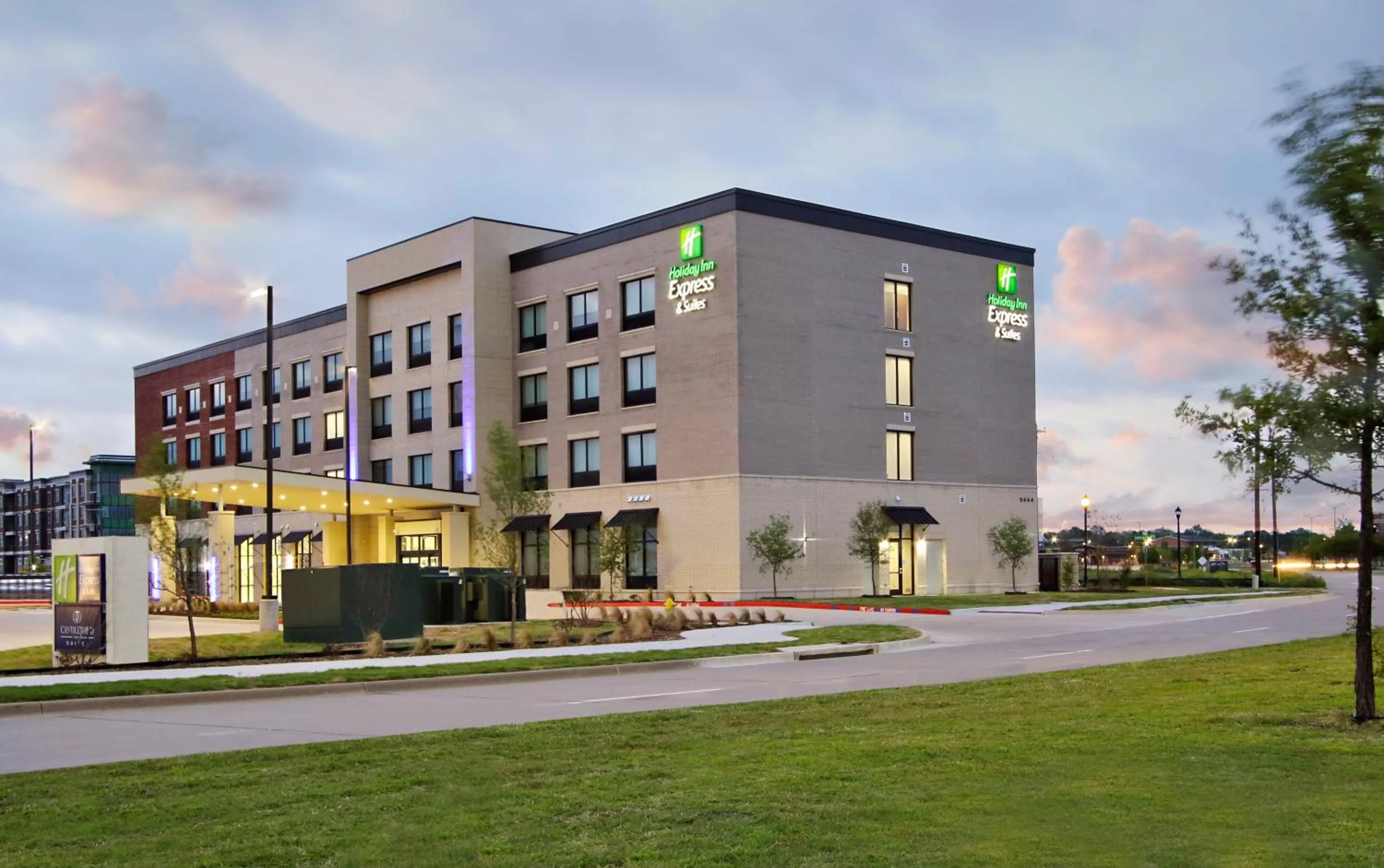 Holiday Inn Express & Suites Dallas Frisco NW Toyota Stdm by IHG