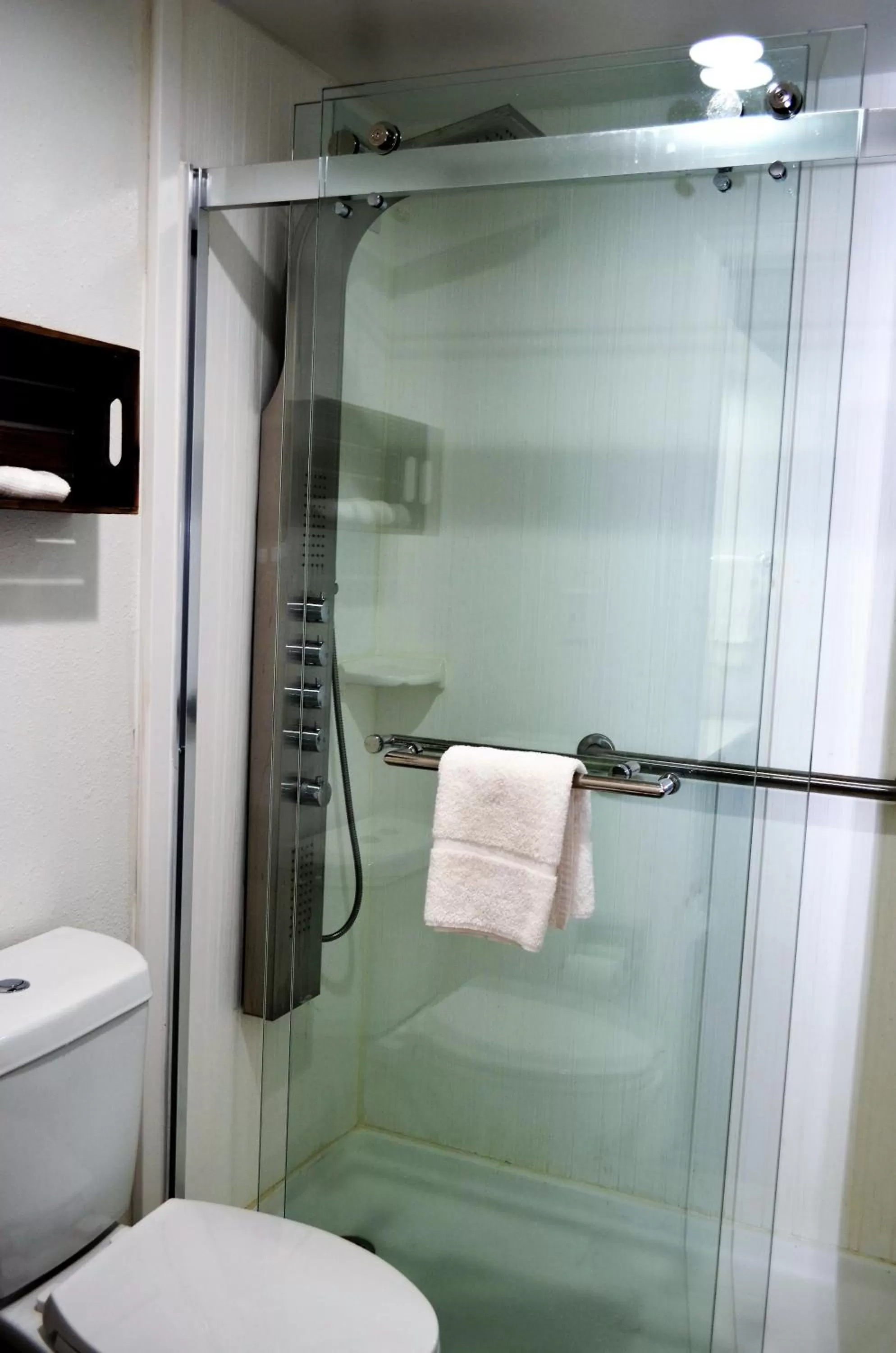 Shower in Athena Inn Chattanooga