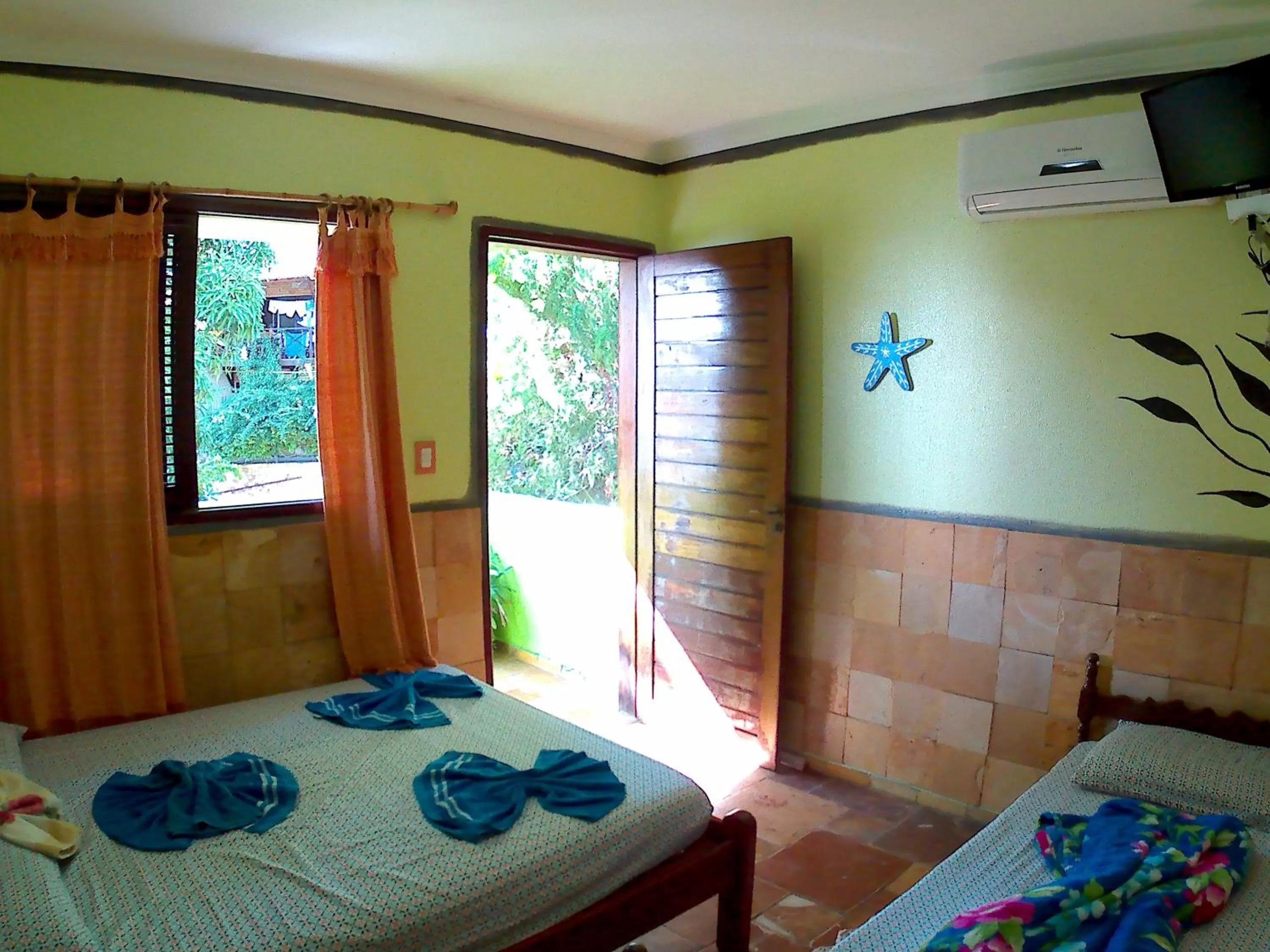 Bedroom, Bed in Bamboo Flat