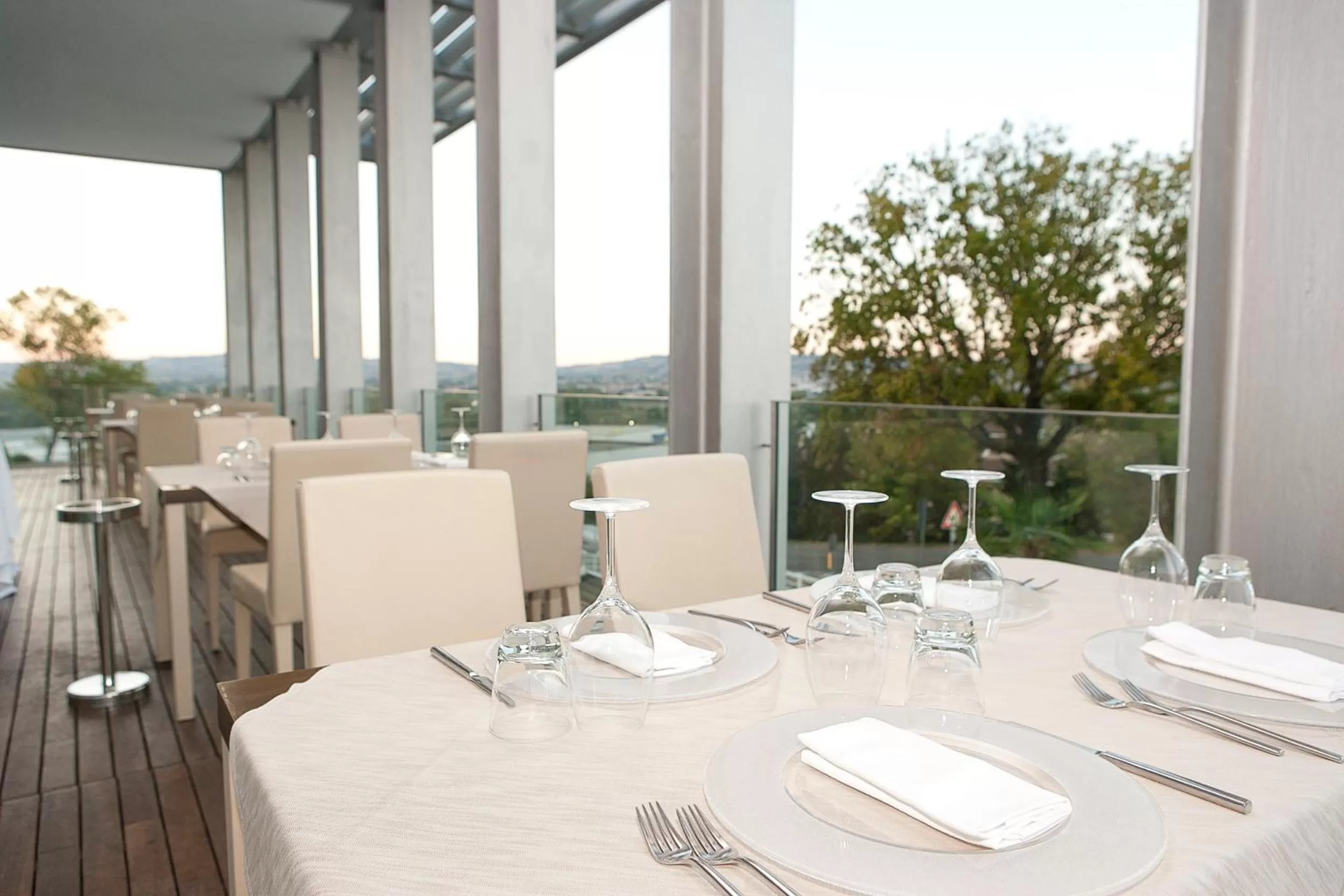 Restaurant/places to eat in Hotel Horizon