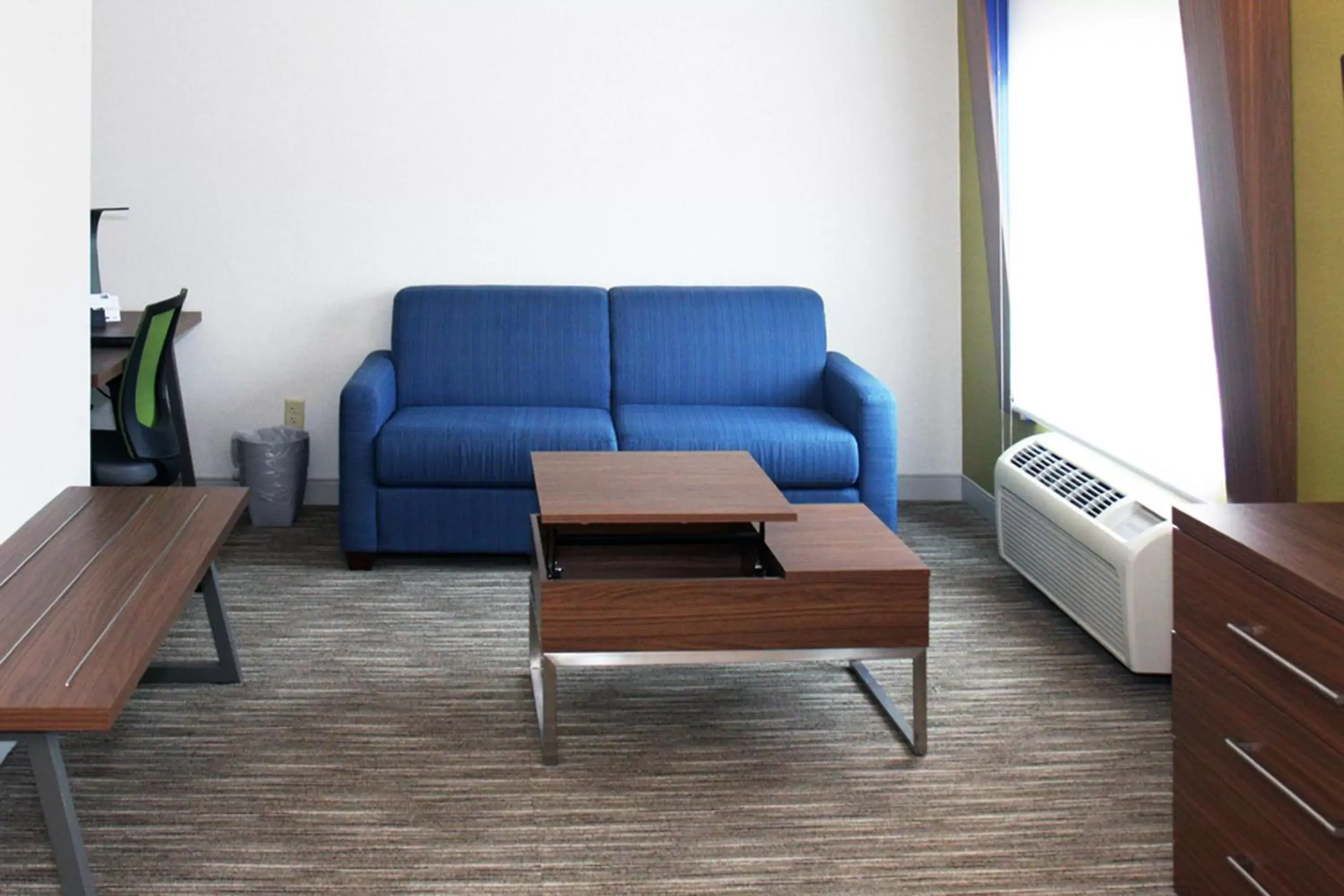 King Room - Mobility Access Tub - Non-Smoking in Holiday Inn Express Branford-New Haven, an IHG Hotel King Room - Mobility Access Tub - Non-Smoking in Holiday Inn Express Branford-New Haven, an IHG Hotel