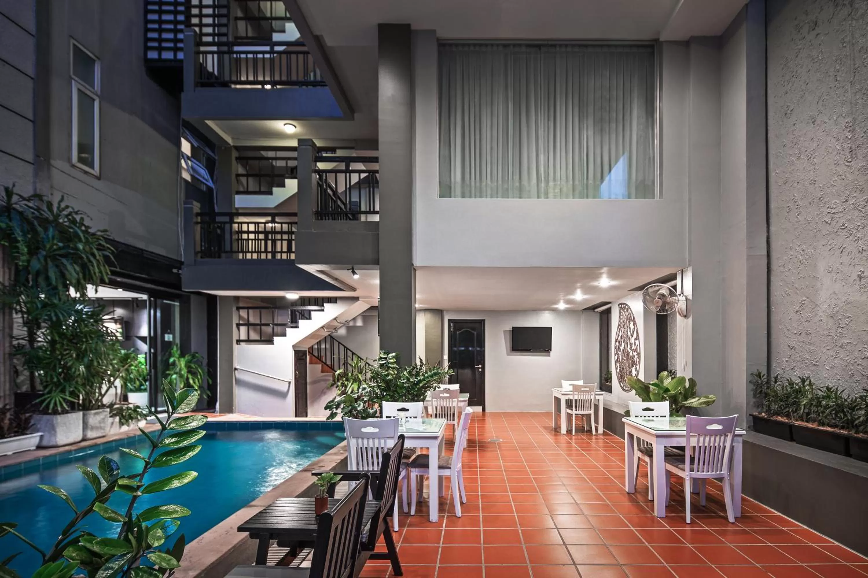 Swimming pool in King Grand Boutique Hotel